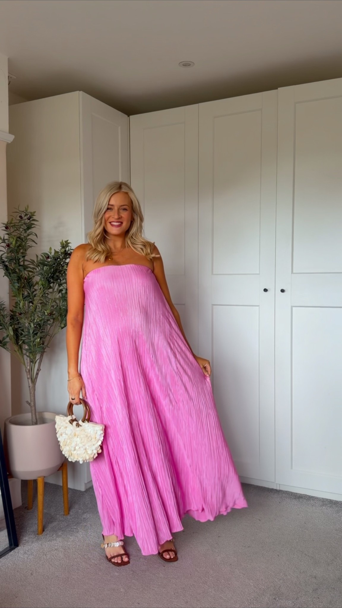 Bump friendly holiday dress, wearing size 8 💕

#LTKuk #LTKsummer #LTKmaternity