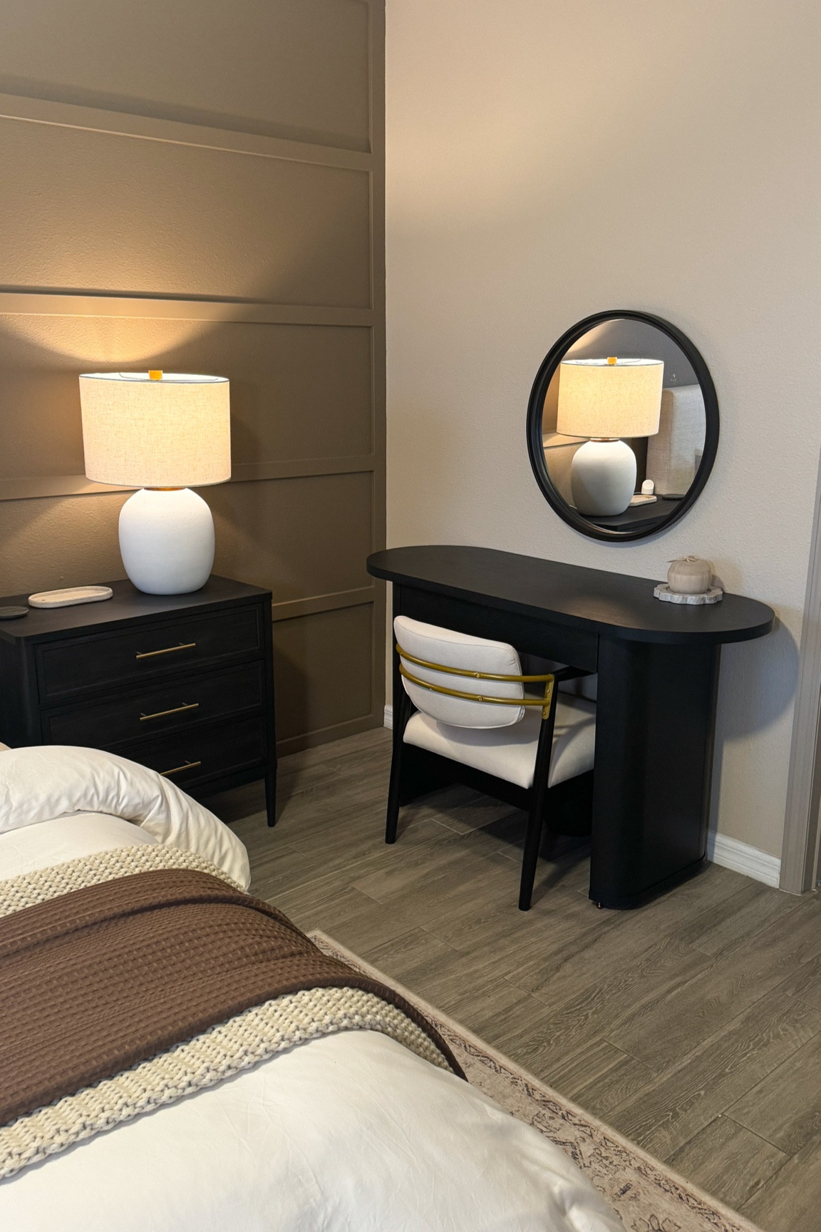 Vanity makeup desk 

#LTKSaleAlert #LTKHome #LTKStyleTip