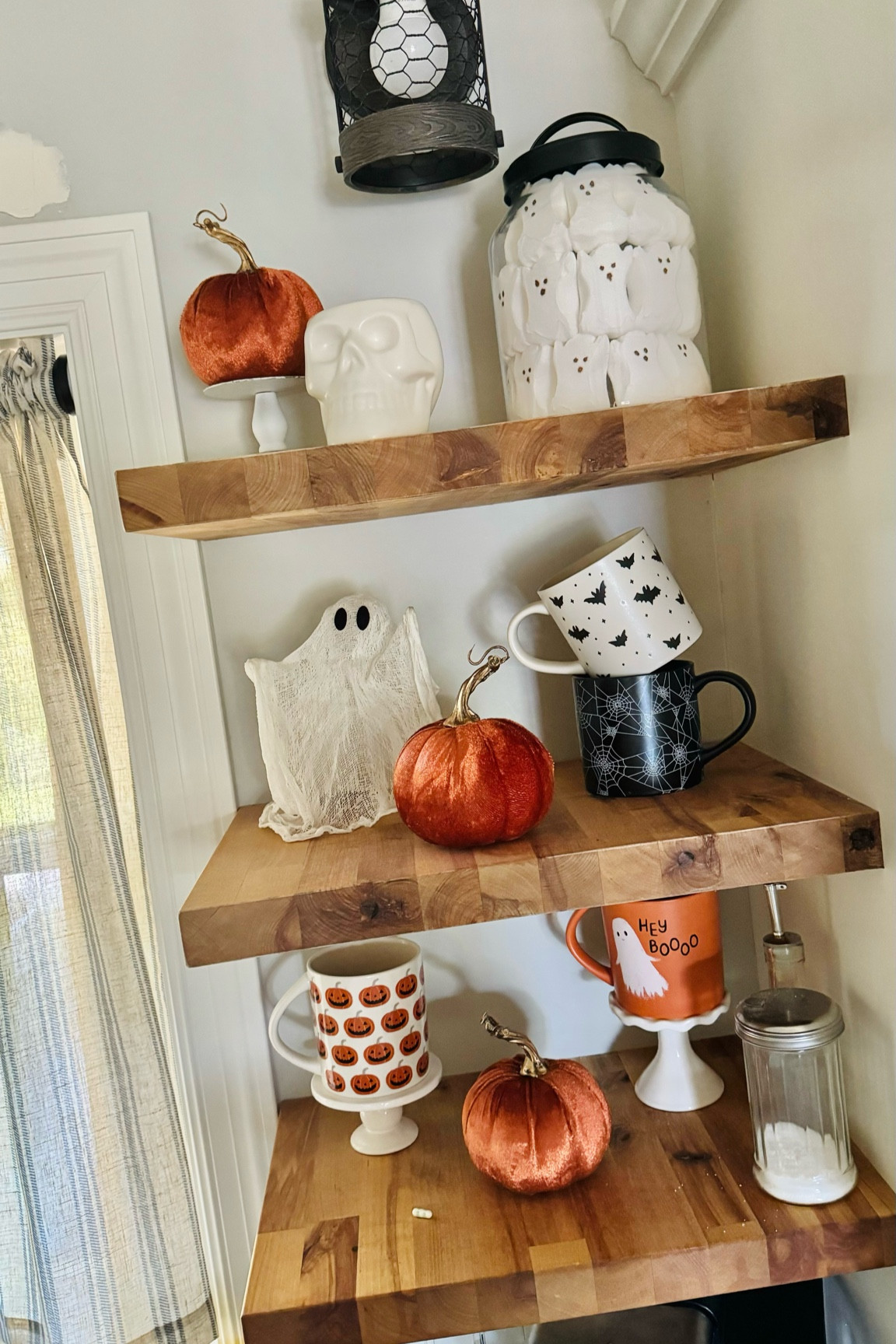 Halloween coffee bar

#LTKHome #LTKHalloween #LTKSeasonal