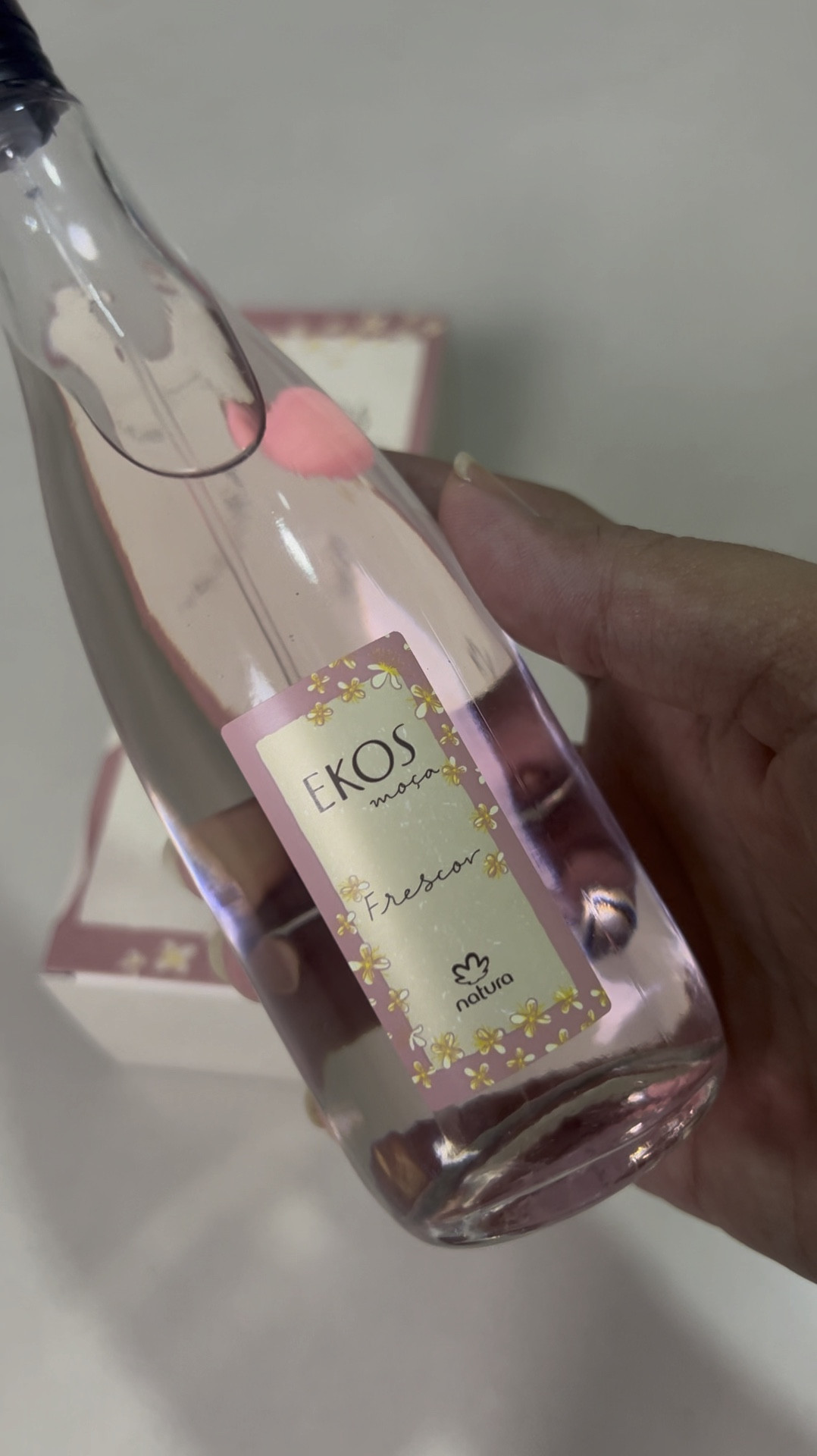 Ekos Frescor Moça Desodorante Colônia 🩷

Encanto e feminilidade para todas as ocasiões do dia.

Fragrância:
Floral leve. Um floral fresco com leve toque de notas verdes combinadas ao conforto do musc e do sândalo. Fragrância enriquecida com copaíba, espécie nativa da Amazônia.

#LTKbeauty #LTKtravel #LTKbrasil