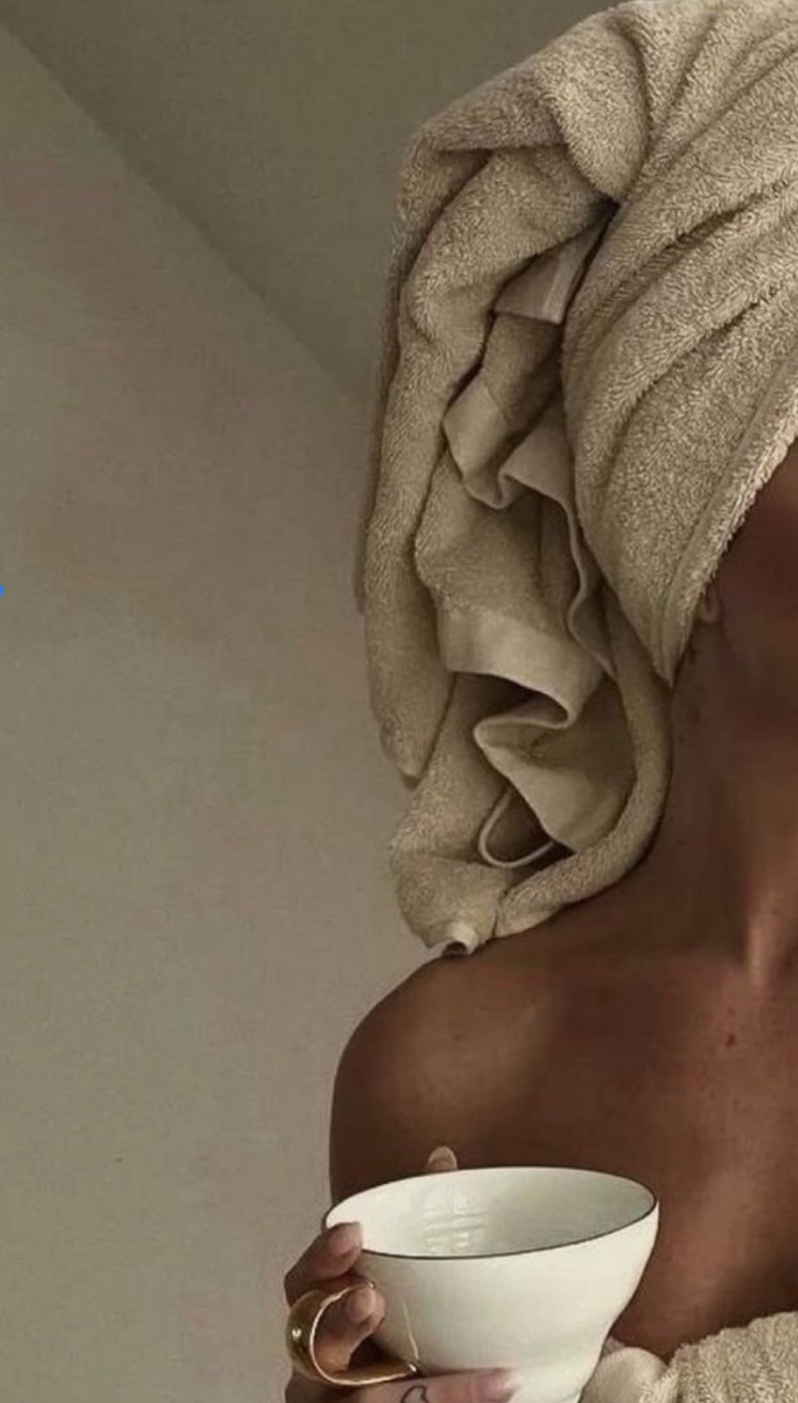 The neck trifecta I didn’t know I needed .

This combo has been wildly effective ..my neck and chest look smoother, tighter, and honestly… younger. 😭

✨ The Ordinary Glycolic Acid Toner
✨ RoC Retinol Neck Stick
✨ Nivea Cream (the blue tub—you know the one)

I apply the toner at night, glide on the neck stick, then seal it in with Nivea. That’s it. Nothing fancy, just results.

#LTKOver40 #LTKBeauty