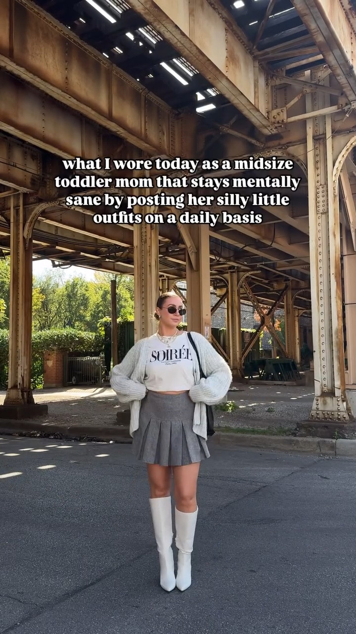 anytime I can make my Pinterest inspo come to life I feel so accomplished 🖤

thankful for everyone that hangs out on my side of Instagram 🫶🏼 fashion has always been my creative outlet & sharing my daily ootds gives me something that’s just mine & makes me feel like my old self again which as any momma knows is so helpful for staying sane, so thanks for being here 🥰 I appreciate each & every one of you! 

#momfashion #momstyle #stylingtips #easyoutfitideas #ootdinspiration #citymom #toddlermom #midsizemom #midsizestyle #pinterestinspired #pinterestoutfit #minimalstyle #neutralfashion #falloutfitideas #dailyoutfitinspo #motherhoodjourney #momtips #mentalhealthtips #girlssupportinggirls #mommylifestyle