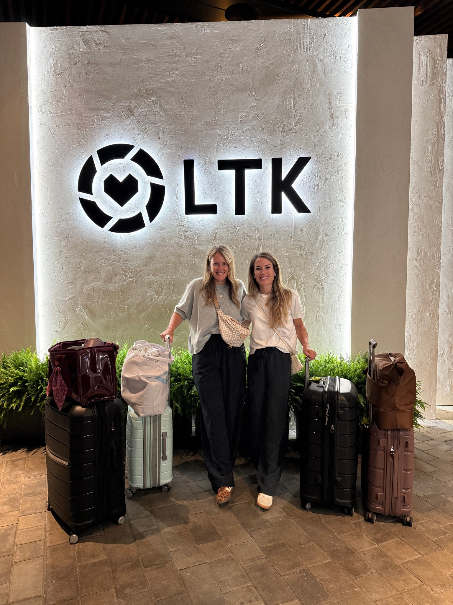 Travel outfits!

Casual outfit airport outfit luggage comfy outfits

#LTKootd #LTKCon #LTKgrwm