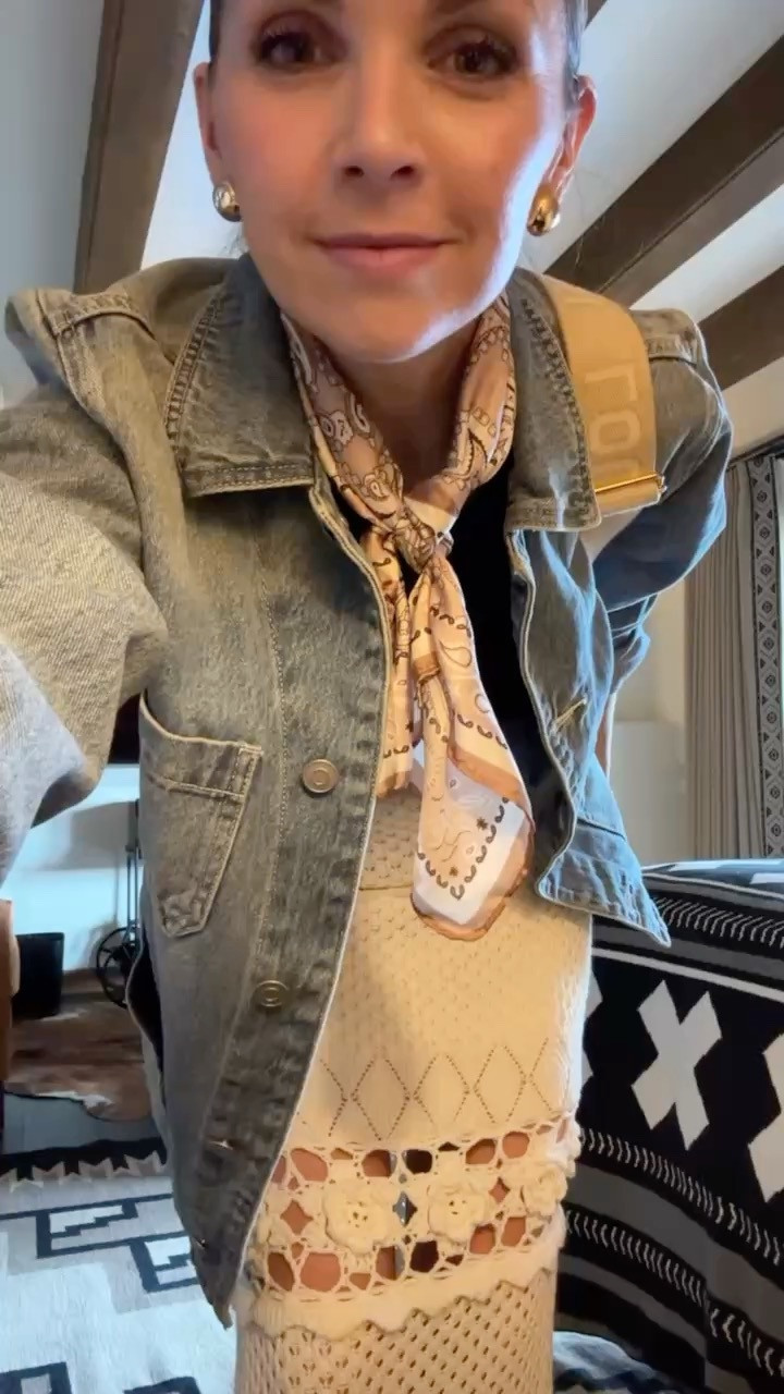  Major deals on this layered look: 20% off my @anthropologie skirt and scarf with code MERRICK20, this @target tee is 40% off, and I topped it off with my go-to @quince jacket. 

 

#LTKSaleAlert