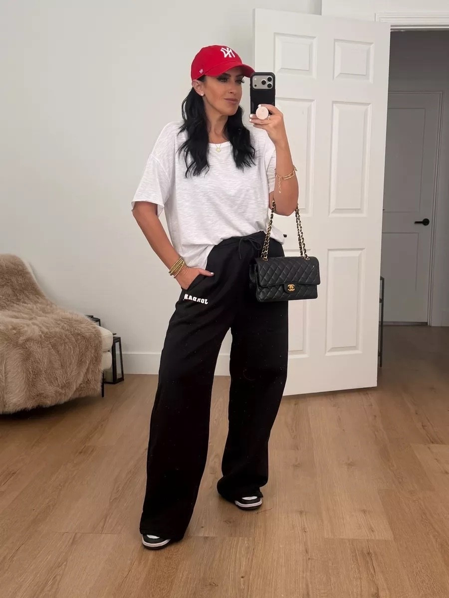 Jordan Brooklyn Fleece wearing size medium. White tshirt.

