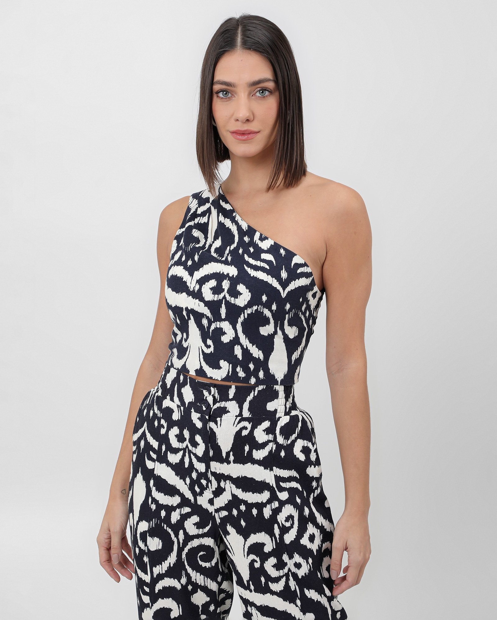 Regata feminina um ombro só adamascada | AK by Riachuelo

🖤📸

#LTKcurves #LTKbeauty #LTKmidsize