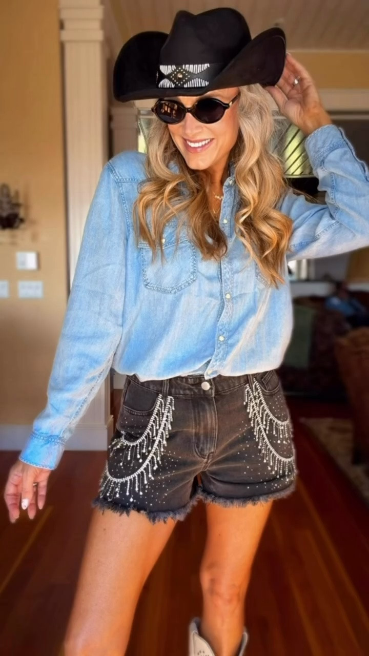 Cutest western look. Perfect for your next country concert outfit.

#LTKootd #LTKgrwm #LTKOver40