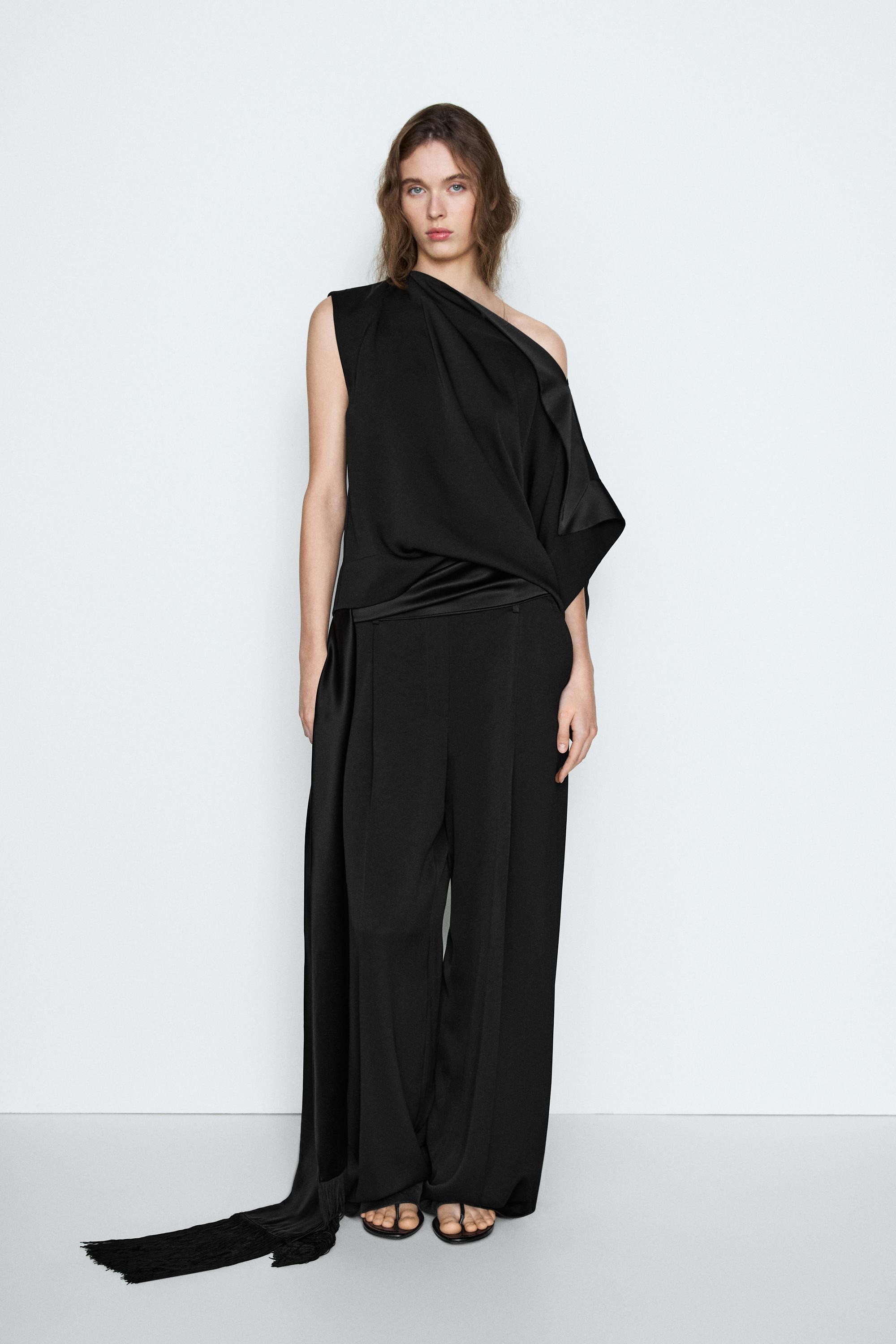 NOUVEAU VOIR LE LOOK
Pantalon large fluide - STUDIO

 129 €  Couleur:  Noir  Ajouter au panier | Massimo Dutti FR