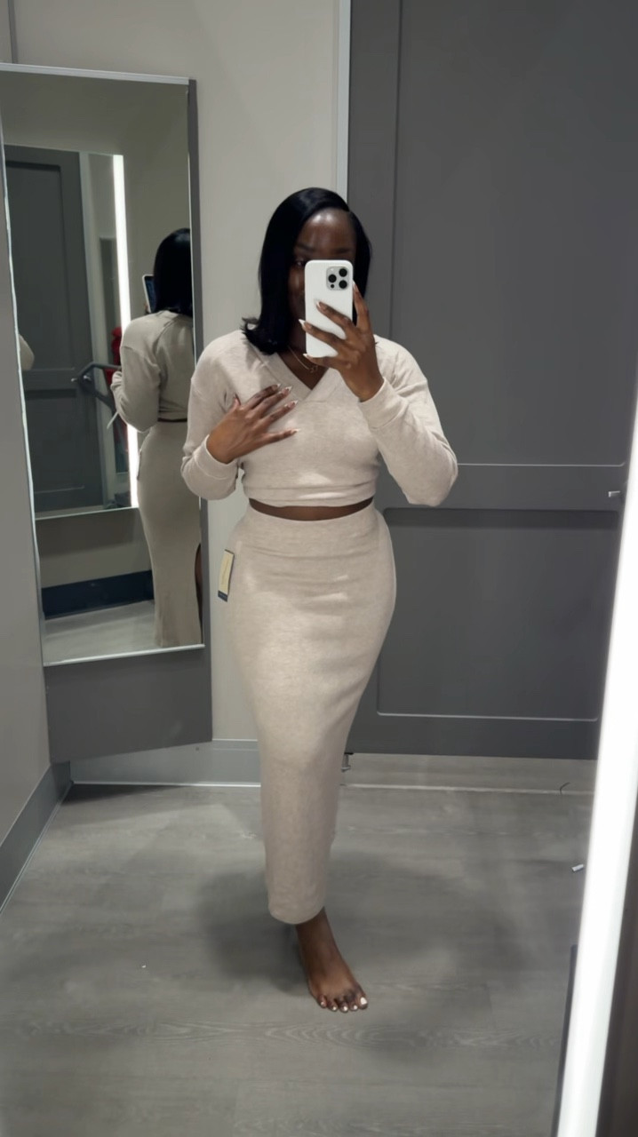 Once you know what works for your body type, stick with it! For me, I need to show my midsection, so you know I’m going to do just that. I love this set. I am wearing an extra small in the top and a small in the bottom. 

#LTKFindsUnder50 #LTKStyleTip