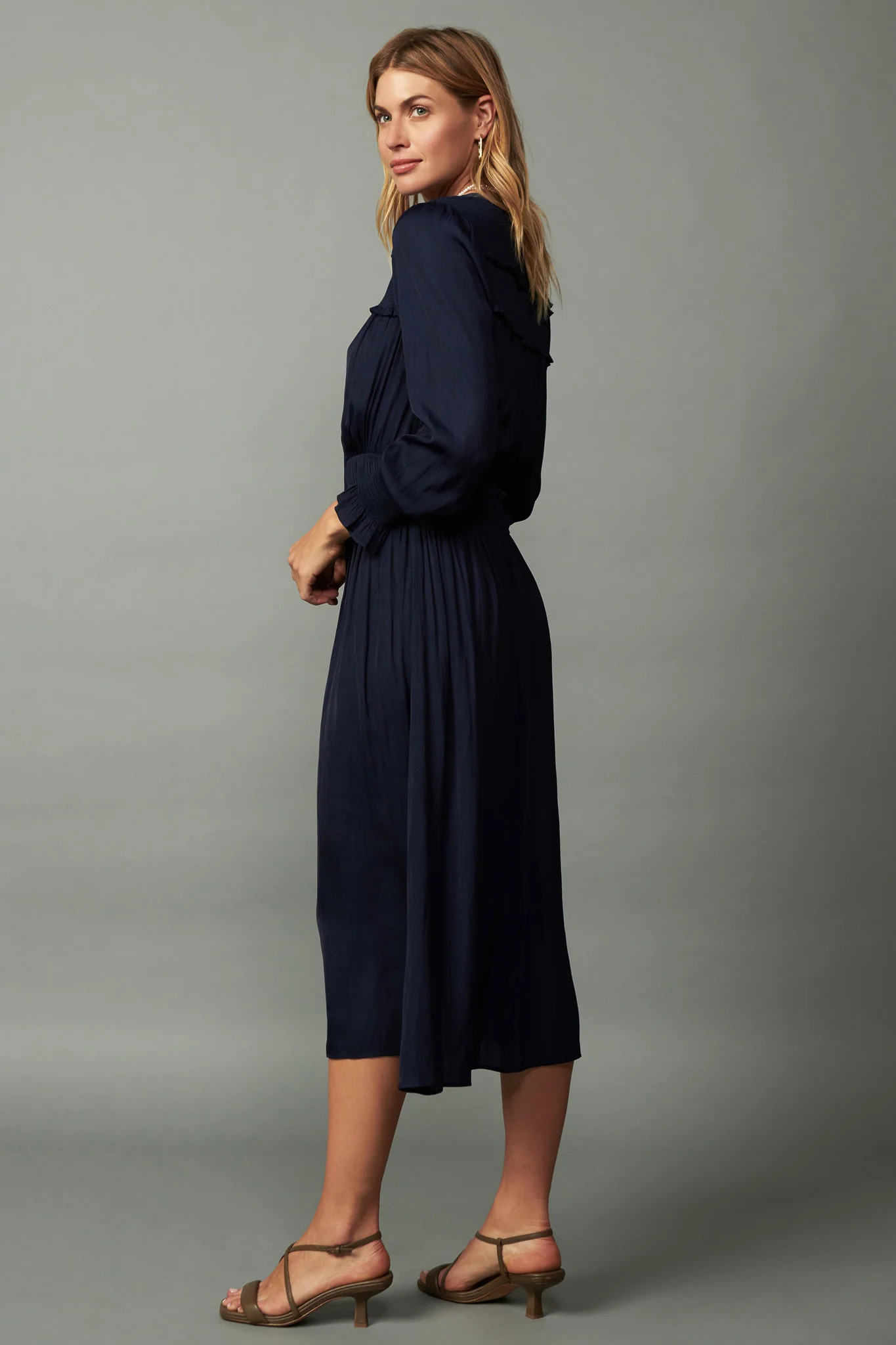 Aida
Smocked
Midi
Dress | Current Air