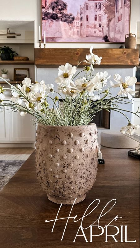 Hobnail vase
Brown vase
Faux flowers 
Faux poppy flowers


#LTKsalealert #LTKSeasonal #LTKhome