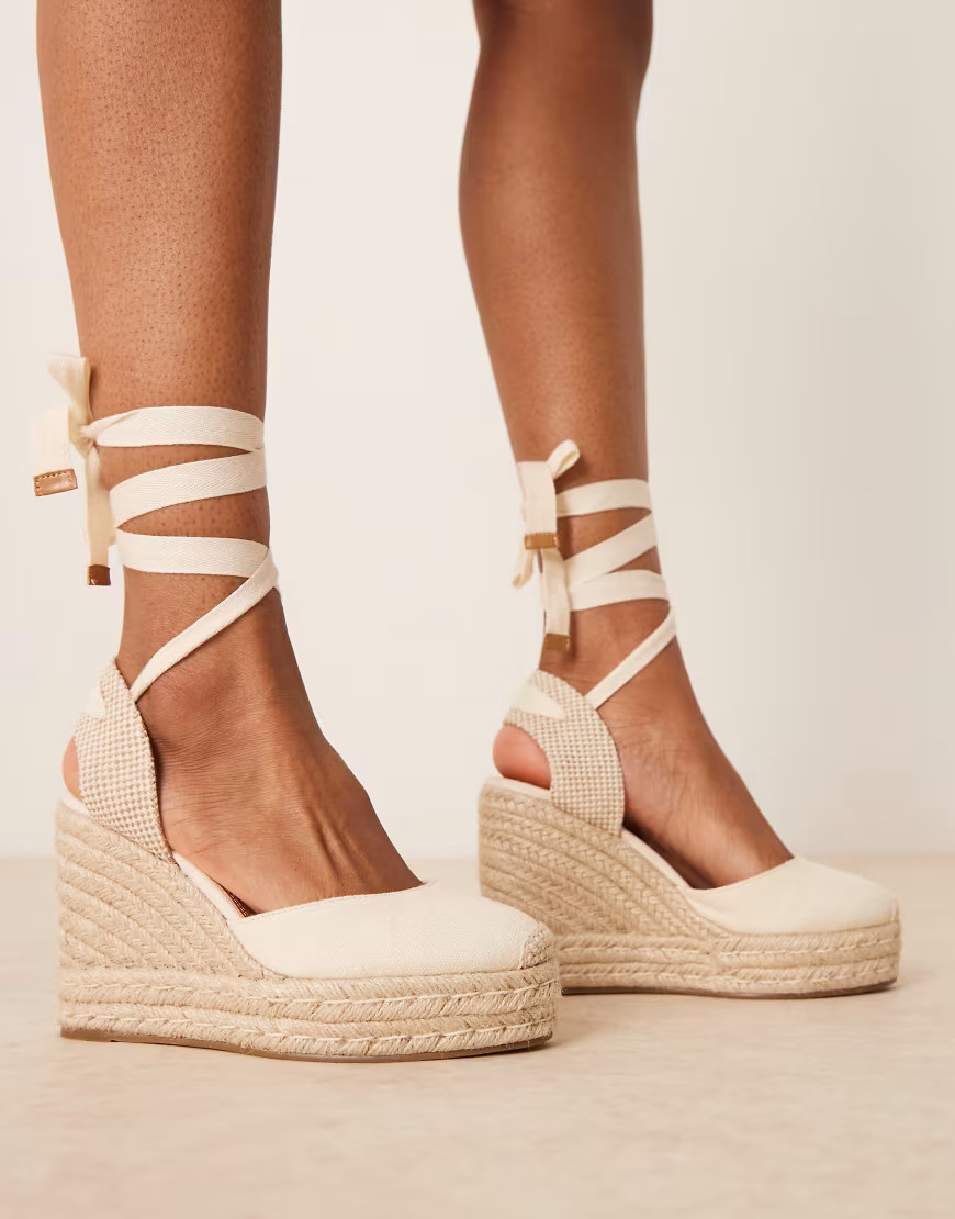 ASOS DESIGN Tyra closed toe wedges in natural linen-Neutral | ASOS (Global)