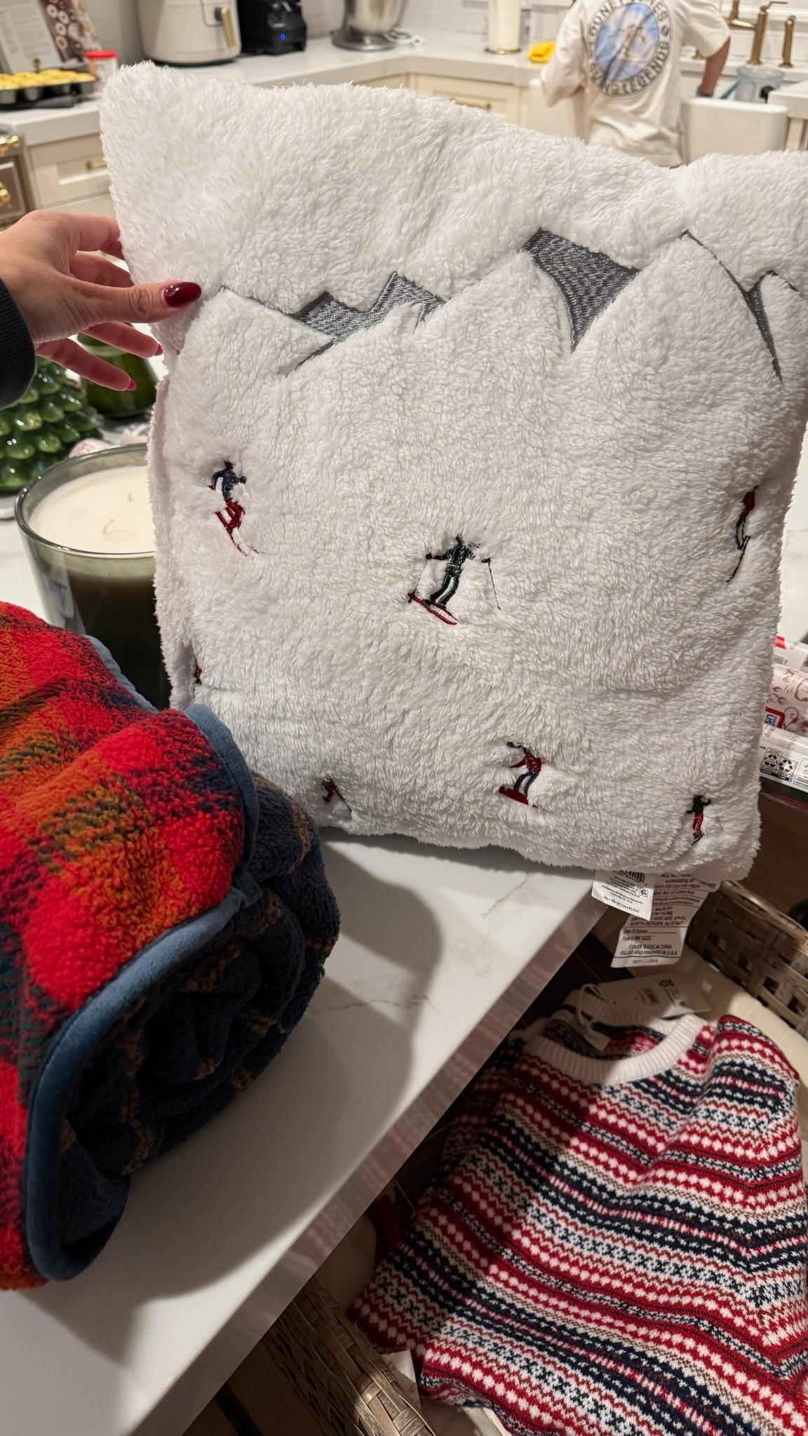 New Christmas holiday finds from @walmarthome ✨ 

@walmart 

#LTKSeasonal #LTKHoliday #LTKHome