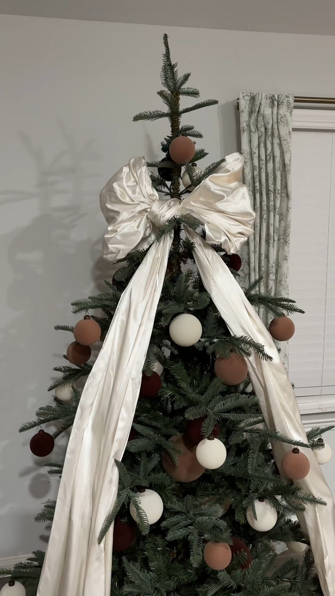 Christmas tree decor! 🤎

the bow is a DIY, I used white poly satin (linked an option below).


#LTKHoliday #LTKStyleTip #LTKHome