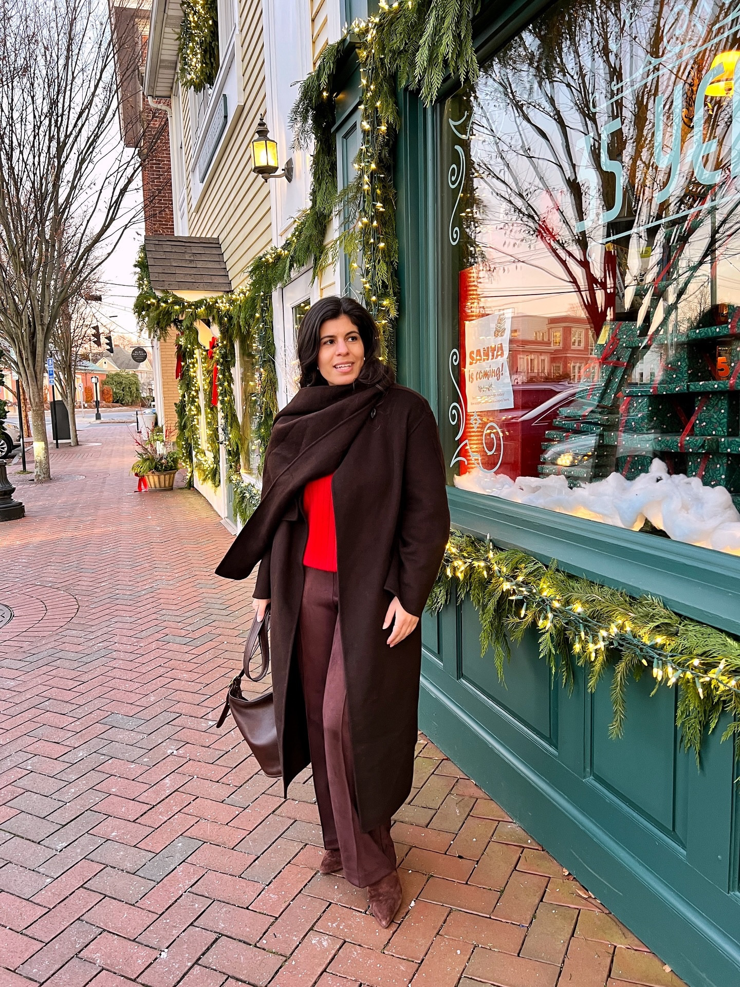 A very merry thriftmas to me! 

After lots of fruitless searches for “brown scarf” on @thredup (500+ results) I somehow managed to find the missing scarf to my coat! It was only $8. 

Don’t ask me how I managed to sift through all those listings and notice the one scarf that had a button hole, the key to my search. This was months after I bought the coat too. 

So the coat is now complete and might I say, completely fabulous. 

@bananarepublic Cape Coat 
@renees.resale.outlet Vintage Sweater 
@anntaylor Pants 
@tjmaxx Boots
@coach Bag
@sarahscupboardthriftshop Necklace