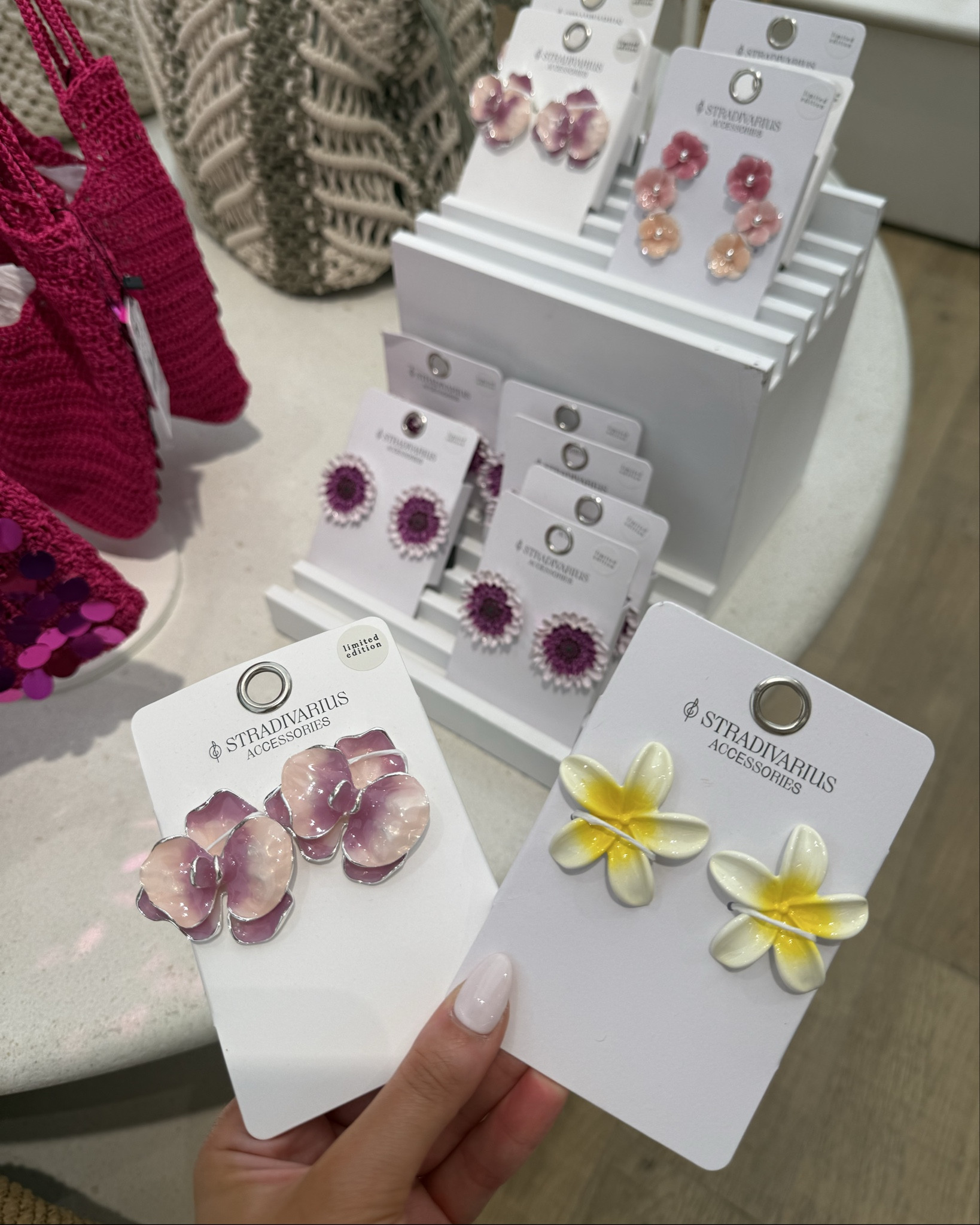 Stradivarius has the best accessories right now! 

#hairclips #clawclip #hairaccessories #jewellery #costumejewellery #holiday #holidayclothes #holidayaccessories #beachaccessories #earrings #oversizedearrings #flowerhairclip #flowerearrings #weddingguest #summer #gift #giftforher #giftideas #wedding #bridal #bridesmaid #gardenparty #styletip #mango #zara #hm #ss25 #Stradivarius 

#LTKsummer #LTKstyletip #LTKfestival