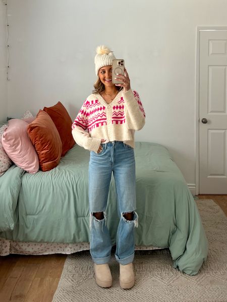 cozy winter outfit ideas 💕🧸 wearing size small VICI sweater + Hollister jeans size 000 regular 