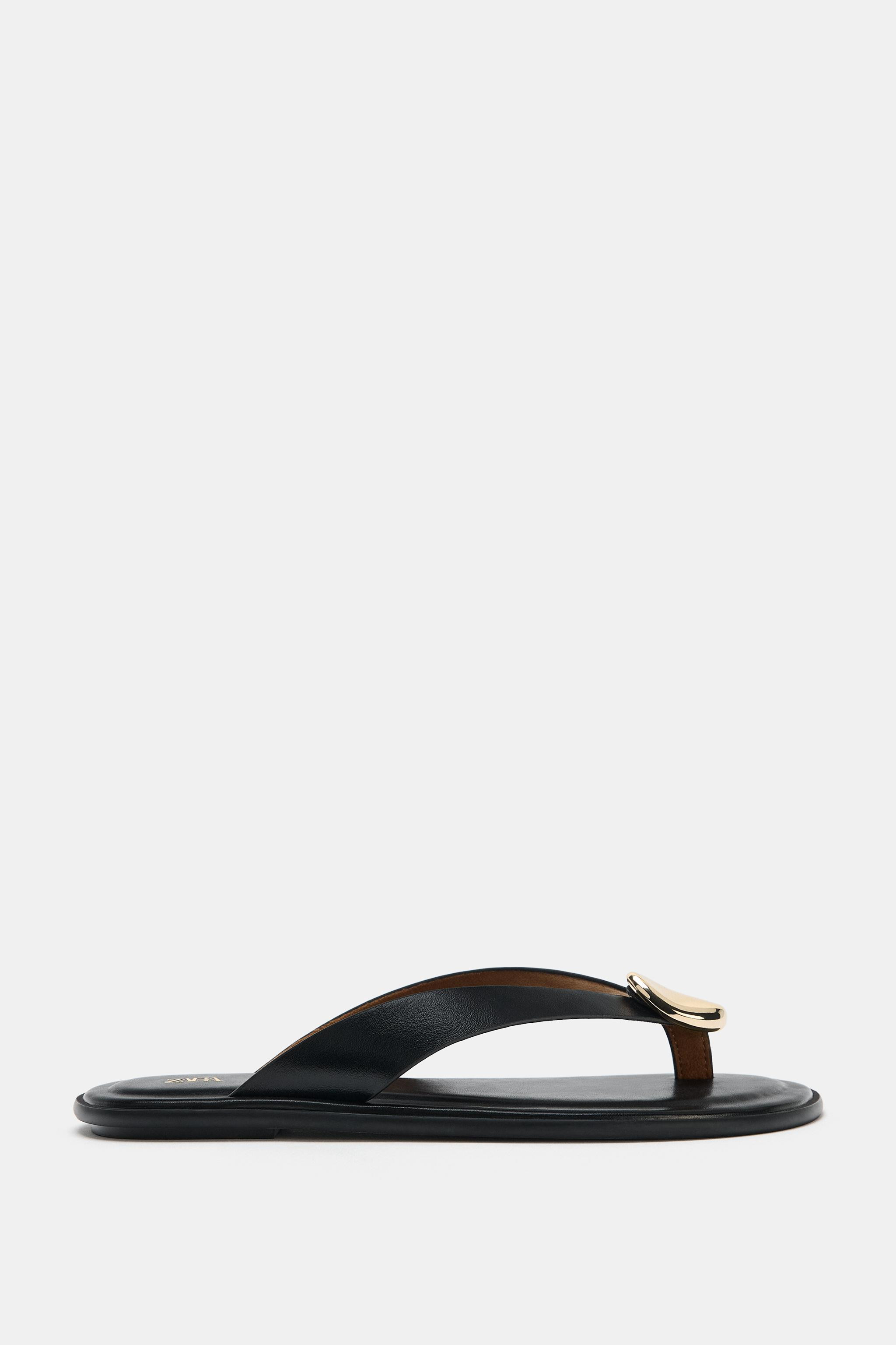 SANDALES PLATES AVEC DÉTAIL MÉTALLIQUE | Zara FR