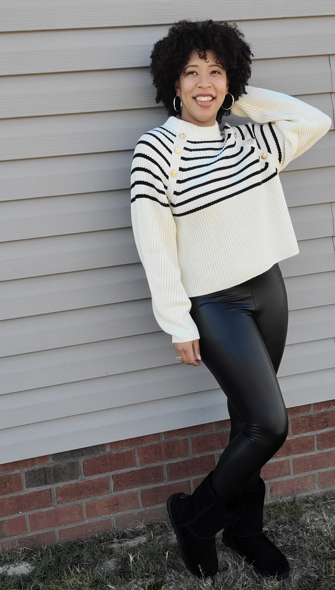 Size Large knitted white and black strip sweater. 

#LTKHoliday #LTKSeasonal #LTKgrwm