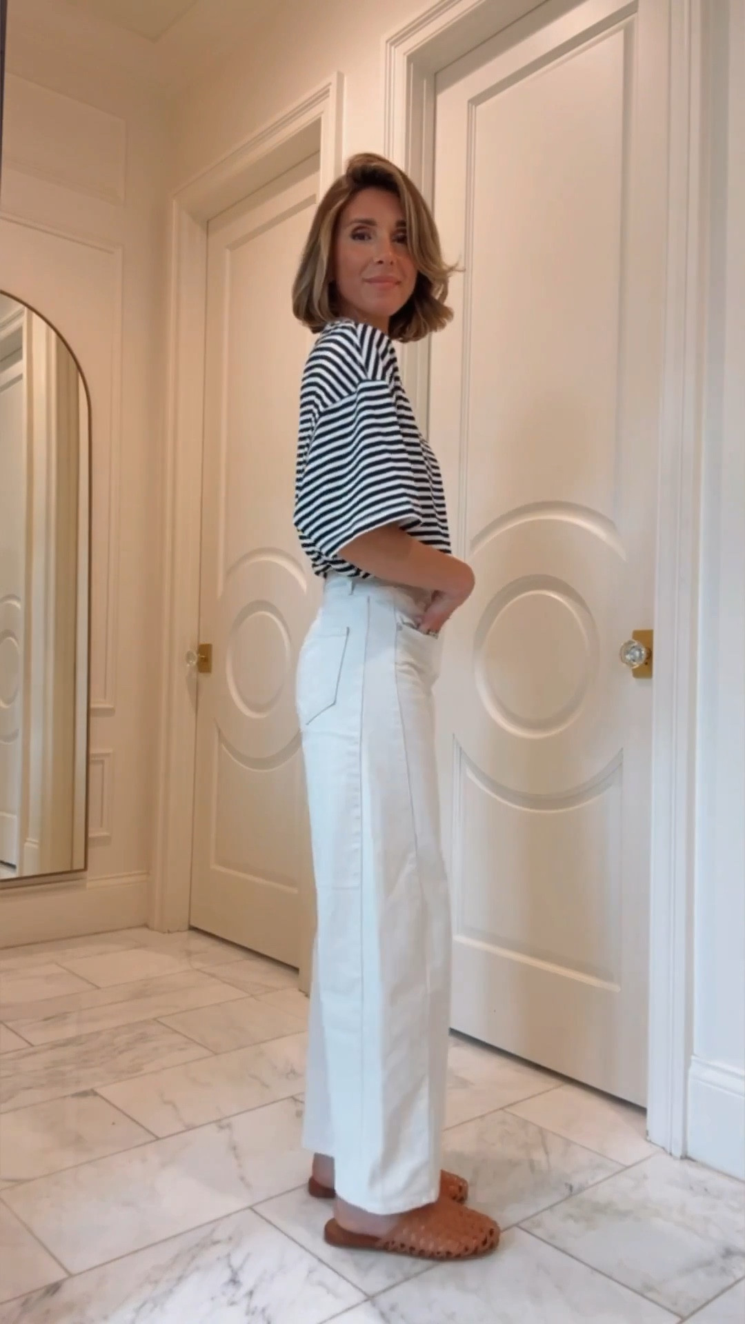 These perfect barrel leg jeans are a BEST SELLER this week! 

#LTKootd