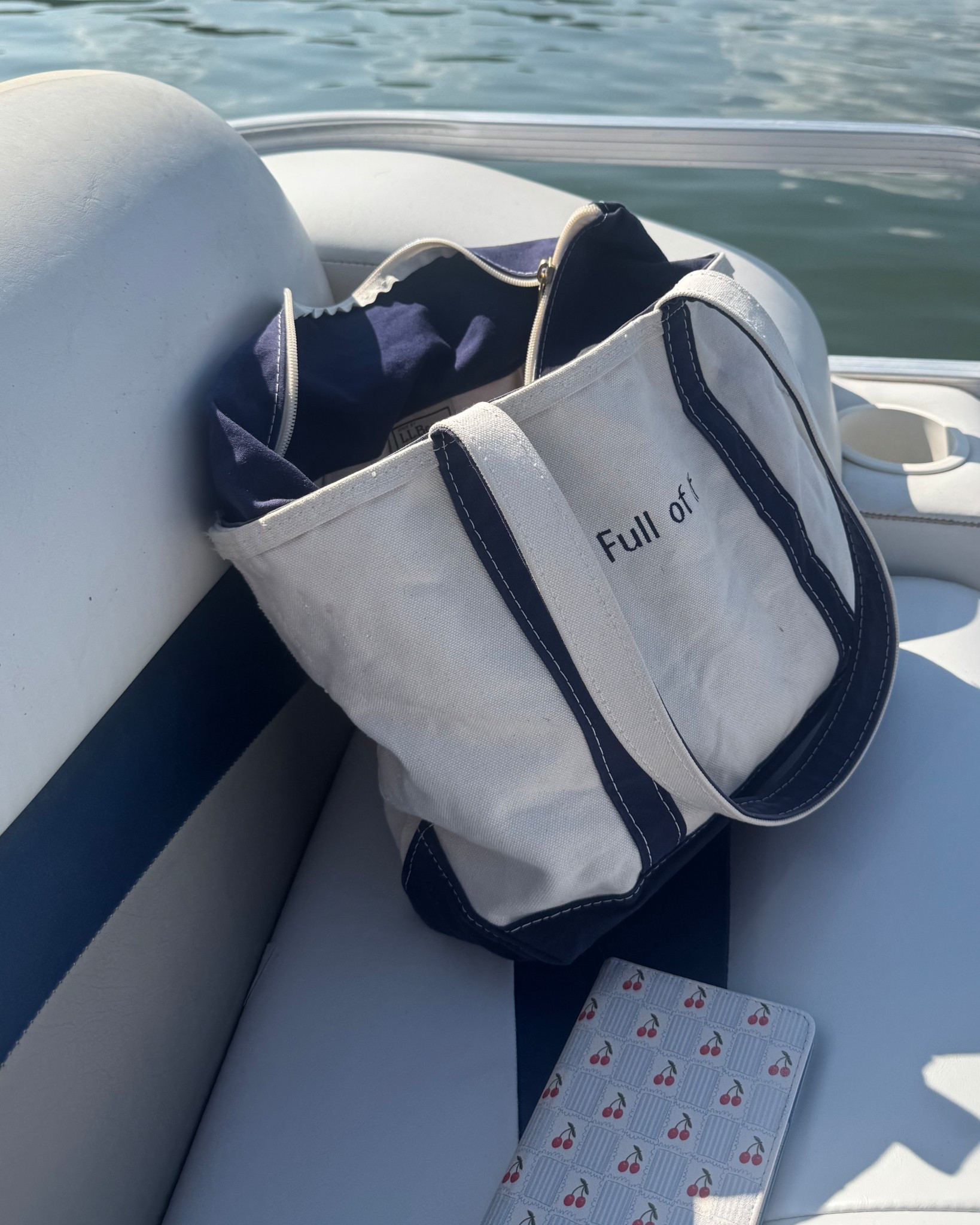 My book & boat bag! #LLBean #BoatandTote

#LTKSeasonal