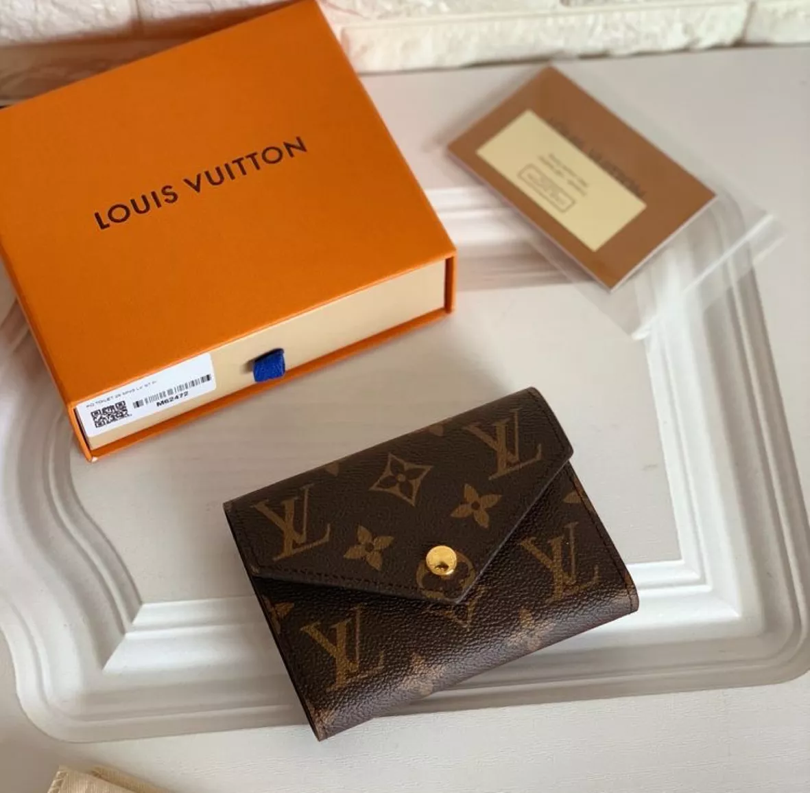 Louis Vuitton MONOGRAM Victorine wallet (M62472)