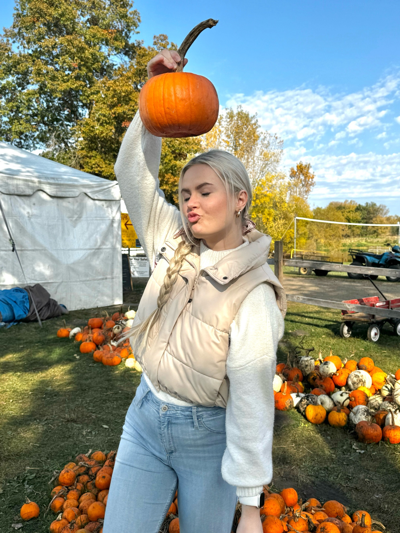 A day in the pumpkin patch 🎃🤍🍂

#fall #pumpkinpatch #falloutfit #ootd #vest 

#LTKSeasonal #LTKHalloween