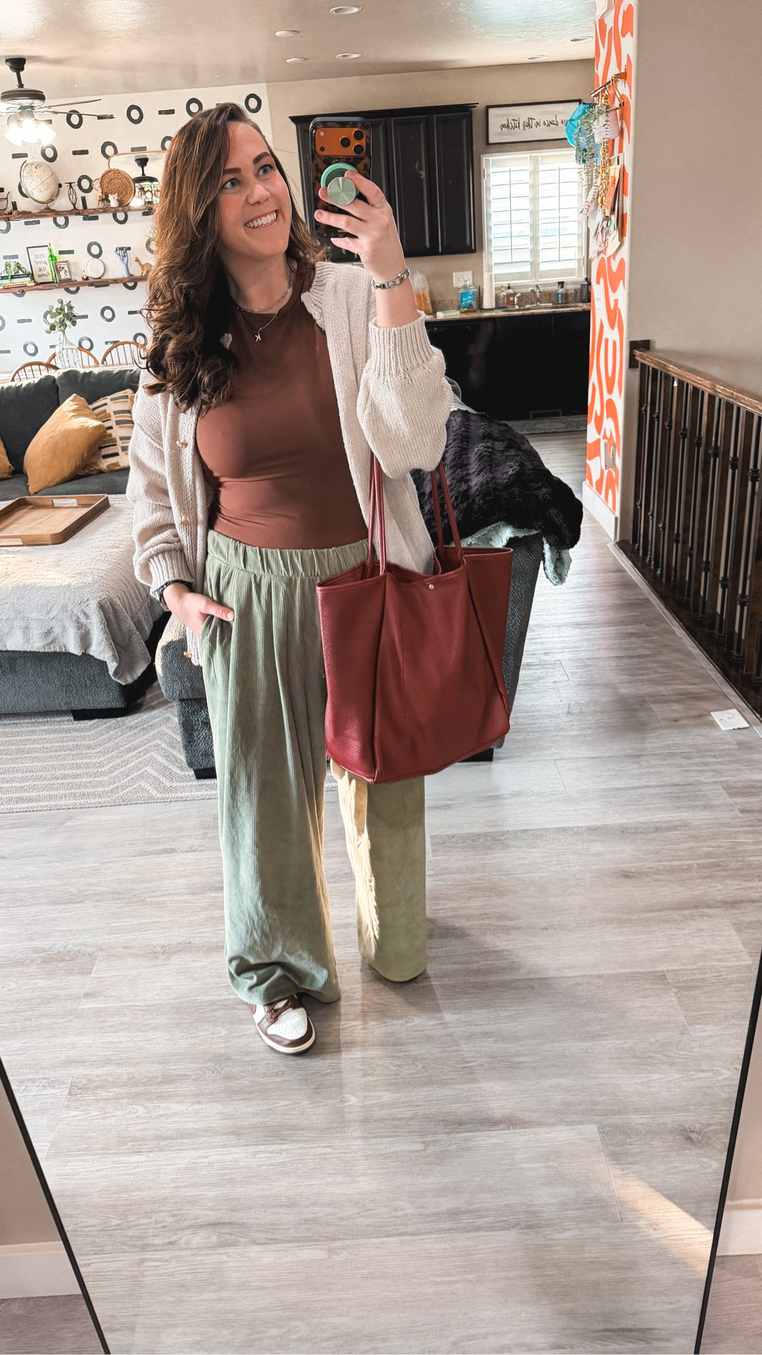 The amount of times I say ‘Whatever’ in the morning is quite alarming 😂 

Anyway! What you came for! 🥰🫶🏻 

Bra (38DD): @hsia
Undies (XXL): @meundies 
Pants & sockies (XL): @aerie
Shirt (XXL): @pumiey.us 
Cardigan (XL): @verdusa_us 
Necklace: @skysgembox 
Shoes: @nike 
Bag: @amazonfashion
Hydration: @alaninutrition & @hydrojug 

#workingmomstyle #januaryoutfits #midsizestyle #winteroutfits #casualworkoutfit 

#LTKWorkwear #LTKMidsize #LTKgrwm