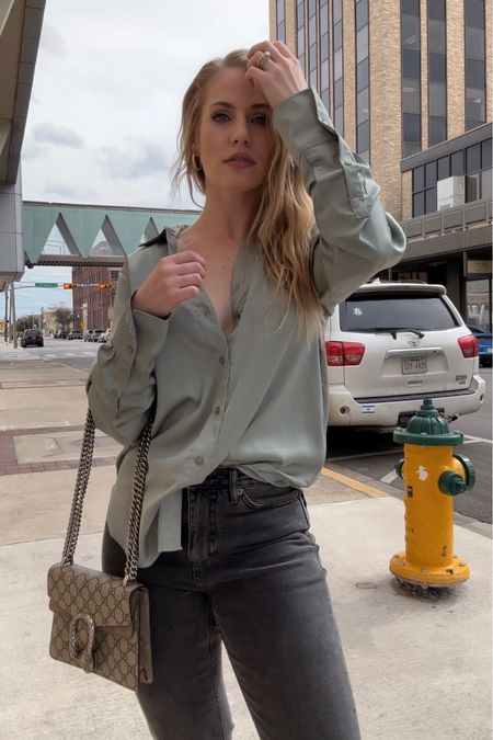 Can’t get enough of this $20 blouse #streetstyle 

#LTKfindsunder50 #LTKstyletip