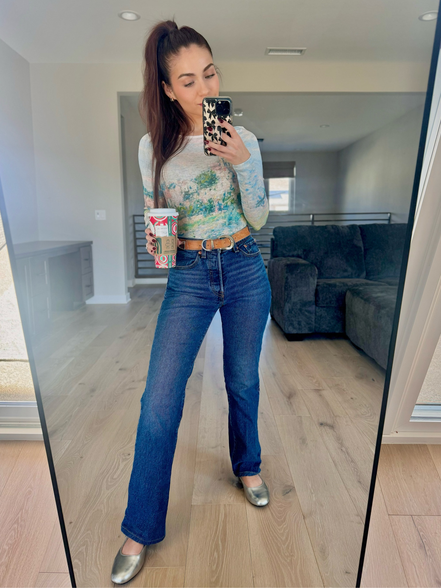 Causal outfit 
Long sleeve top
Levi’s pants 
Bootcut pants 
Ballet flats 

#LTKFindsUnder100 #LTKSeasonal #LTKStyleTip