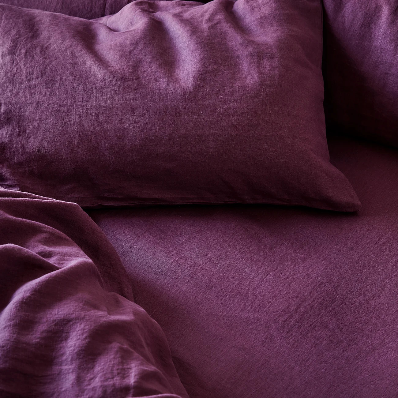 Berry 100% Linen Fitted Sheet | Piglet