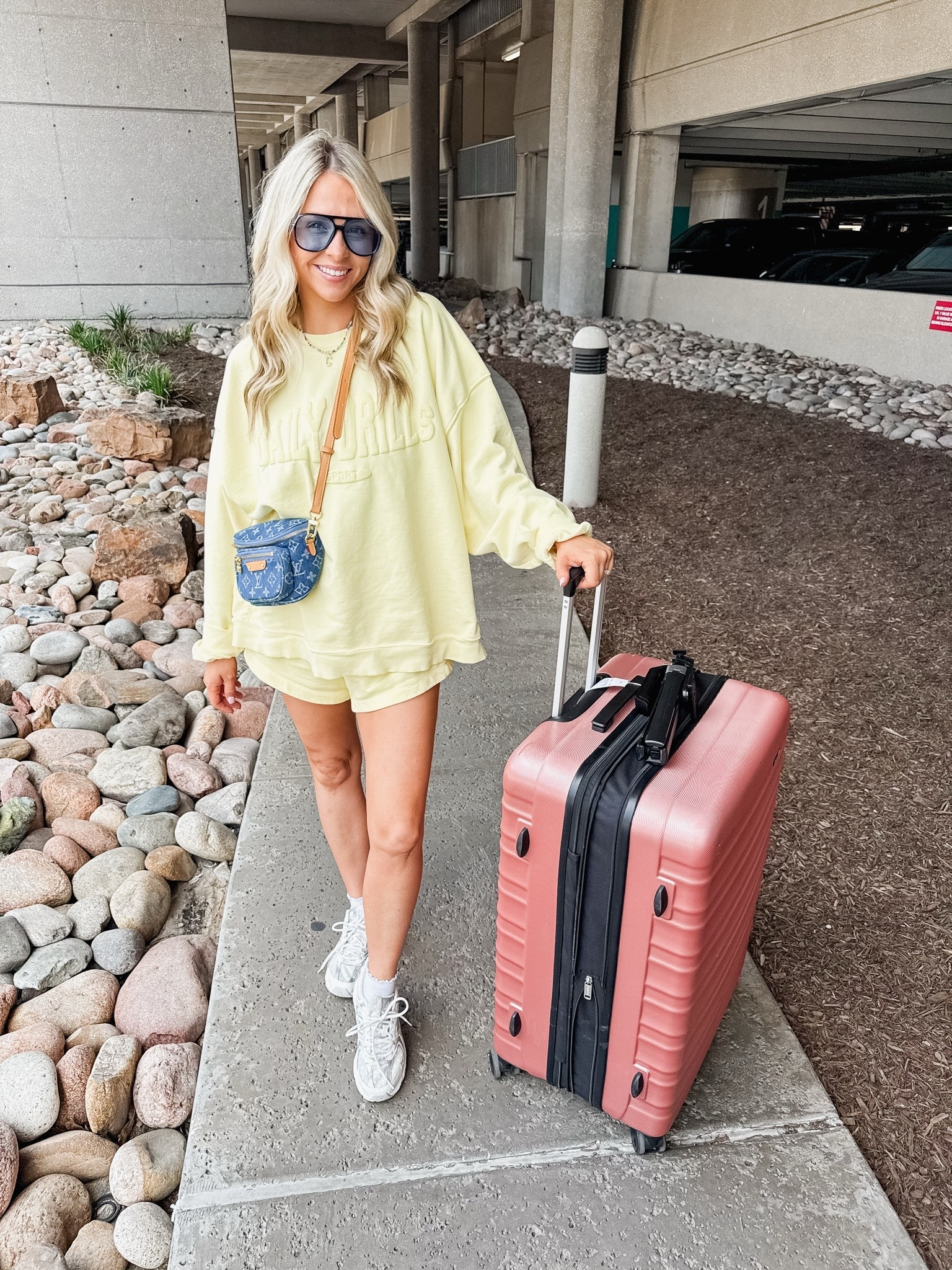 Airport OOTD 💛

#LTKootd