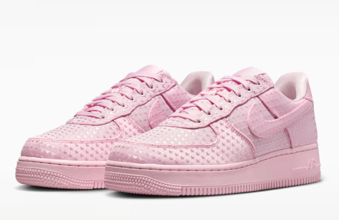 Valentine’s Nike
Tap pink for red pair. 