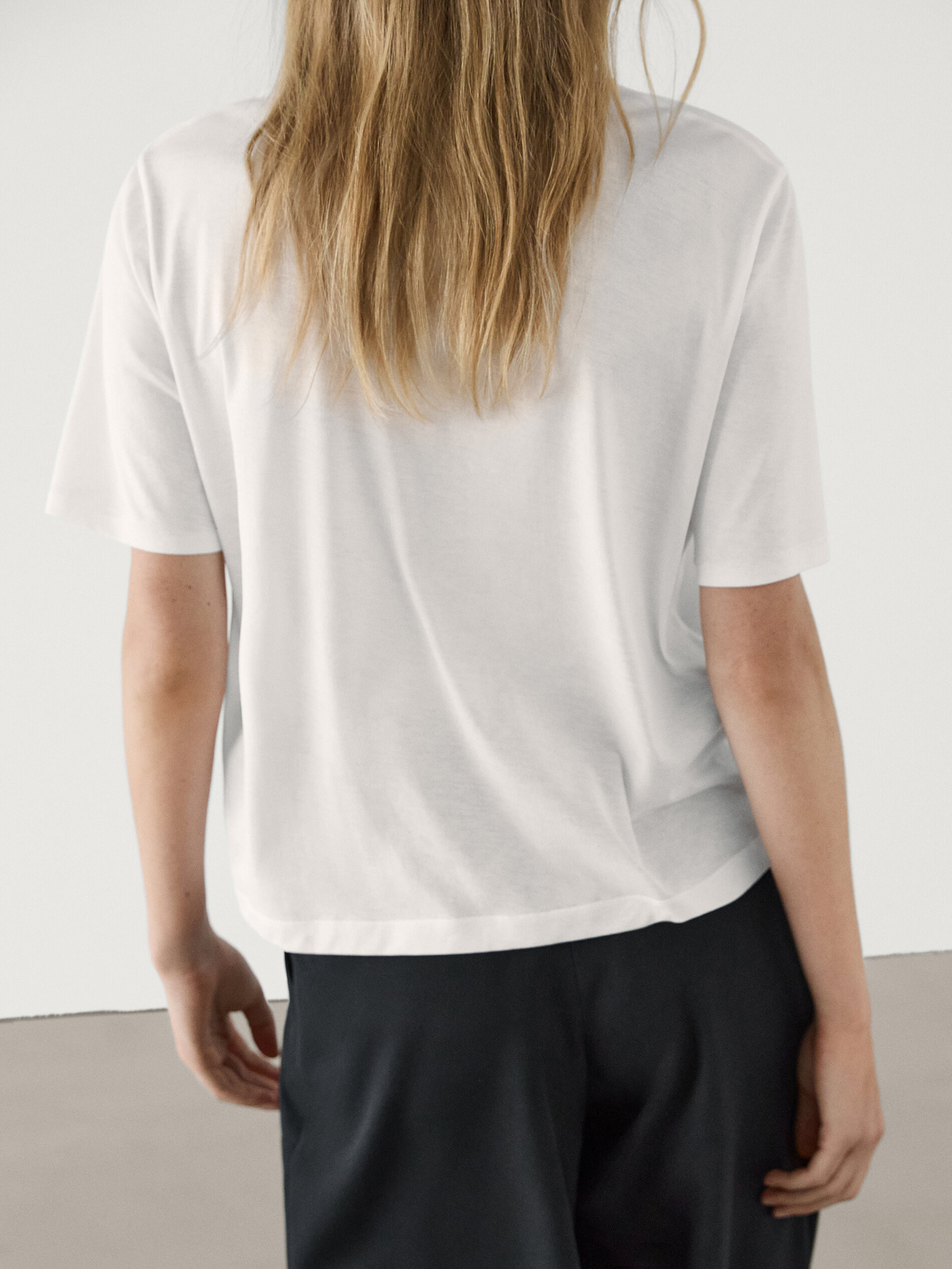 Straight-leg trousers with darts in cold wool | Massimo Dutti US