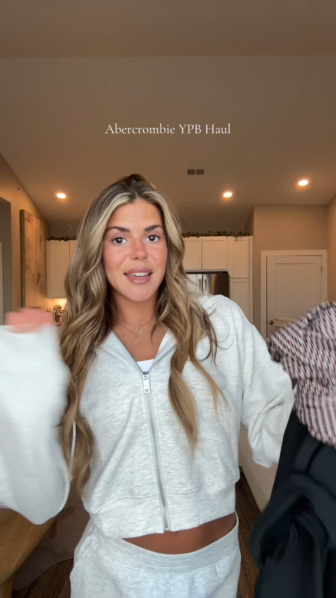 #AbercrombiePartner YPB try-on!! 🤍✨

@abercrombie
