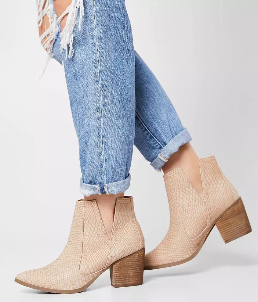 Tarim V-Cut Heeled Ankle Boot | Buckle