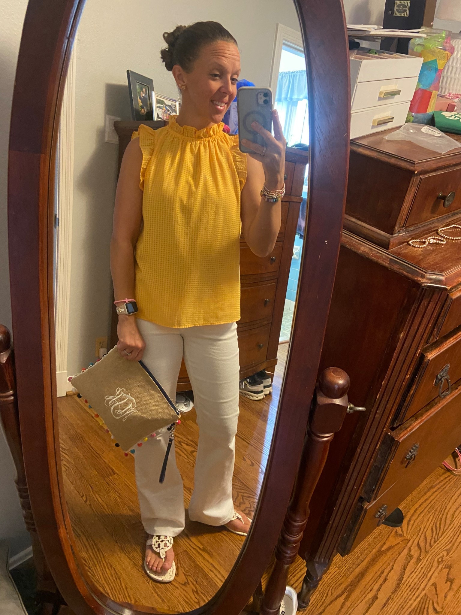 Jeans - $22, ON SALE; blue denim washes available 


#flarejeans #under25 #jeanssale #salefinds #oldnavy #flares #LTKU #LTKOver40 #monogrampurse #pompom #pompurse #diamondband #beewatch #designerdupe 


#LTKStyleTip #LTKFindsUnder50 #LTKSaleAlert