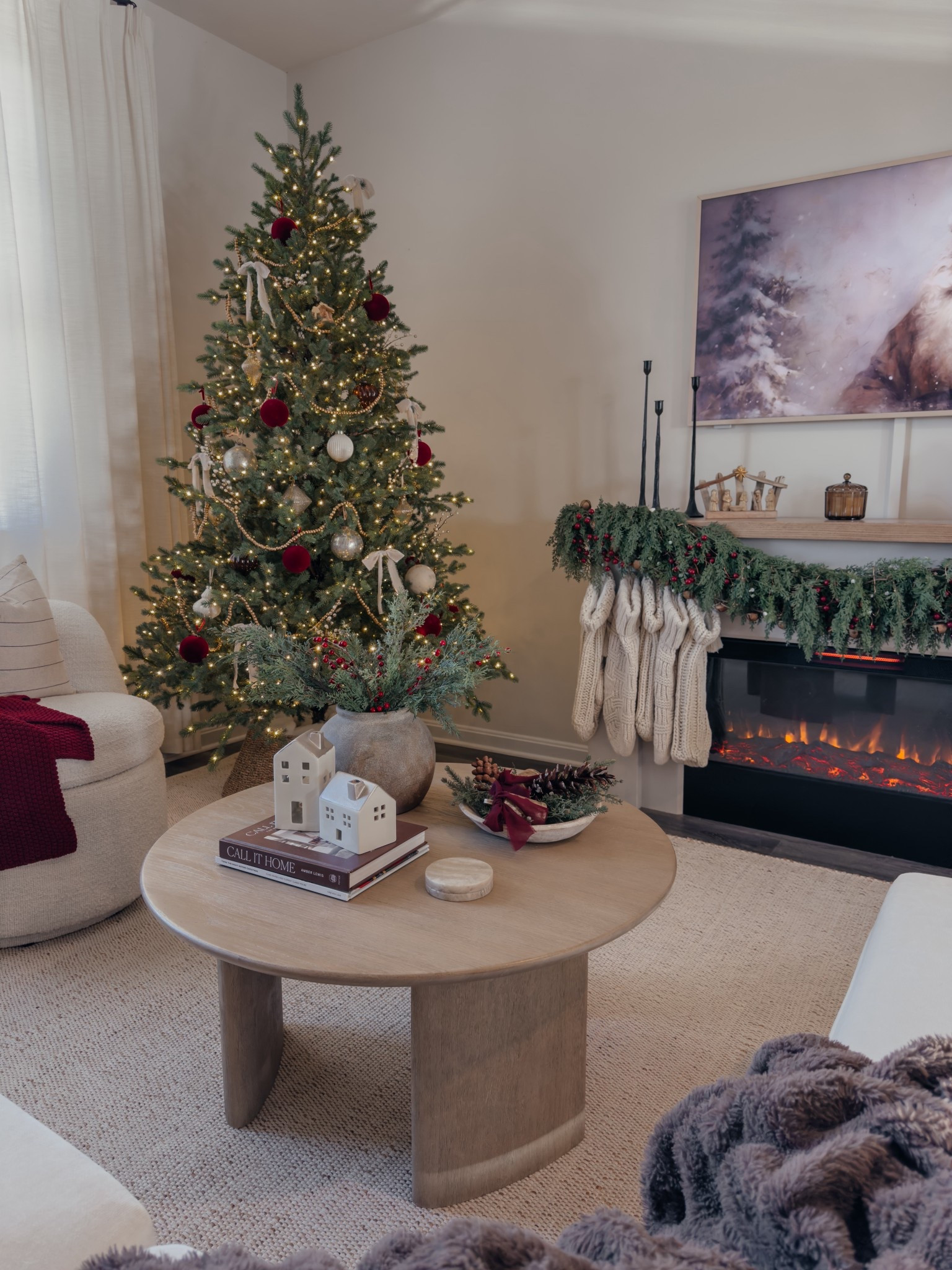 It’s beginning to look a lot like Christmas 🎄✨ Here’s some 2025 Christmas views!! ✨ Comment SHOP for all the links! 🔗 

I like keeping things classic but also neutral with pops of deeper reds mixed in, to give that traditional Christmas feel♥️

#potterybarnstyle #christmasornaments #holidaydecor #affordablehomedecor #simpledecor 

#LTKHoliday #LTKHome #LTKSeasonal