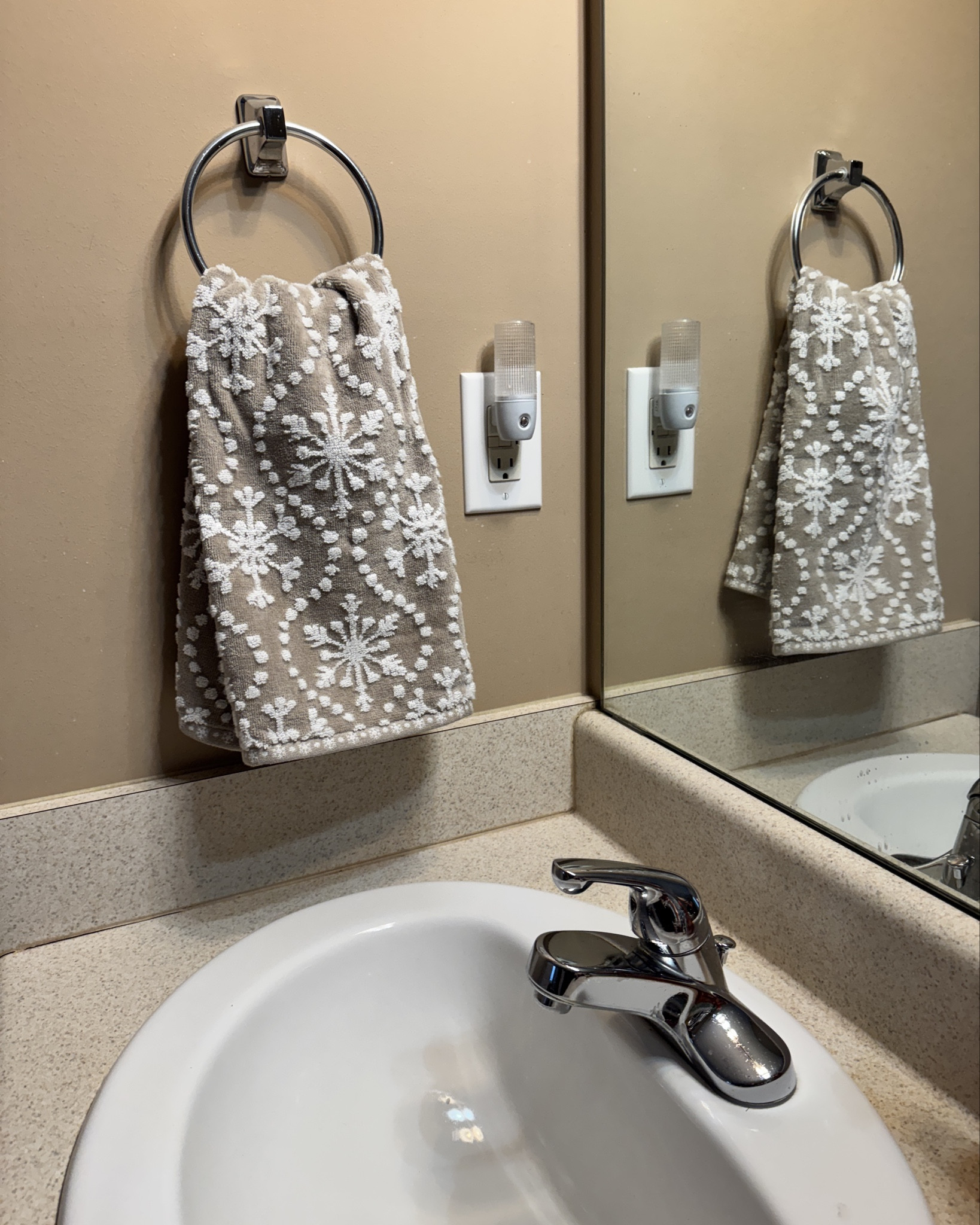 Could not leave these snowflake hand towels behind at TJ Maxx. Perfect addition for our bathroom this holiday. 

#LTKHome #LTKHoliday #LTKSeasonal