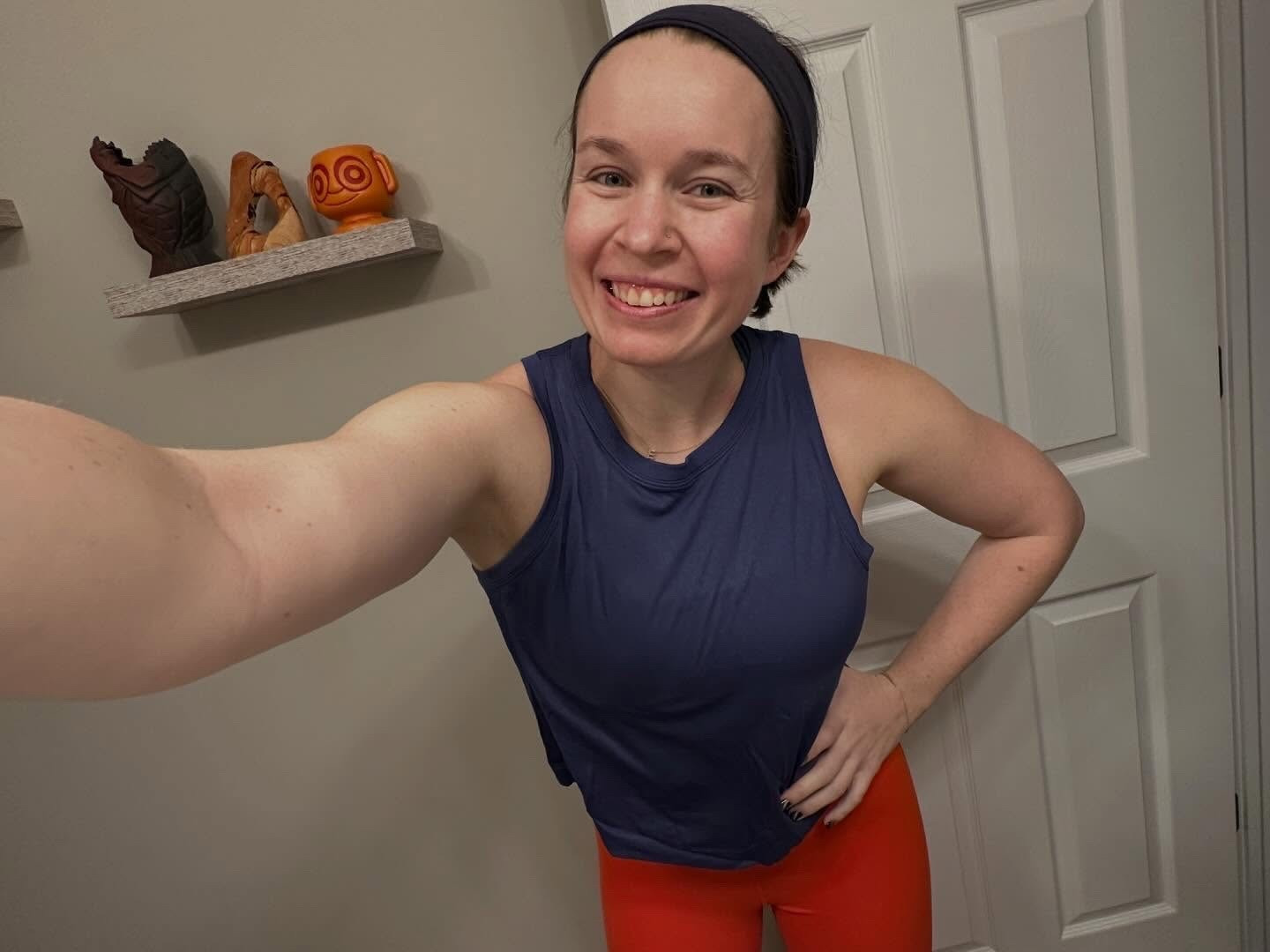 time cast a spell on you, but you won’t forget me. 🧡 a little blue and orange for the workout today. taking a little active recovery today with some yoga. 🧘🏼‍♀️ stay warm this weekend, friends. 

full outfit is from peloton apparelntly
.
.
.
#runnerswhoyoga #running #marathonrunners #yoga #activerecovery

#LTKootd #LTKActive #LTKfitnessgoals