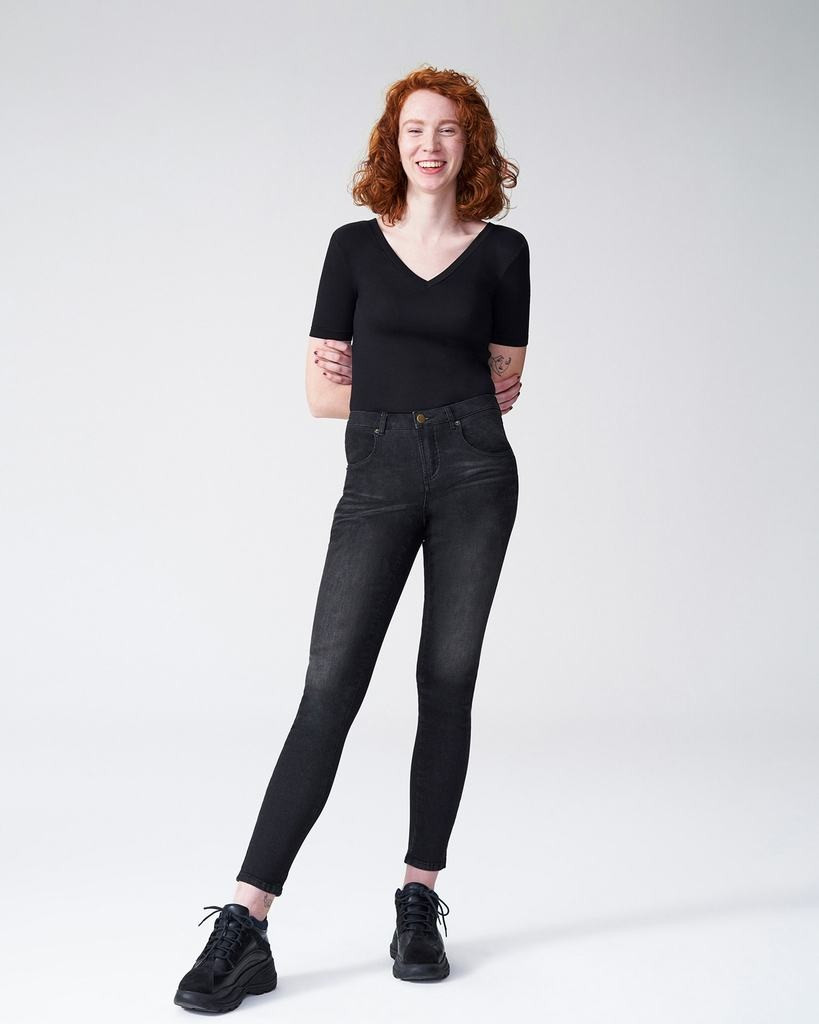 Foundation Short Sleeve V Neck Tee - Black | Universal Standard