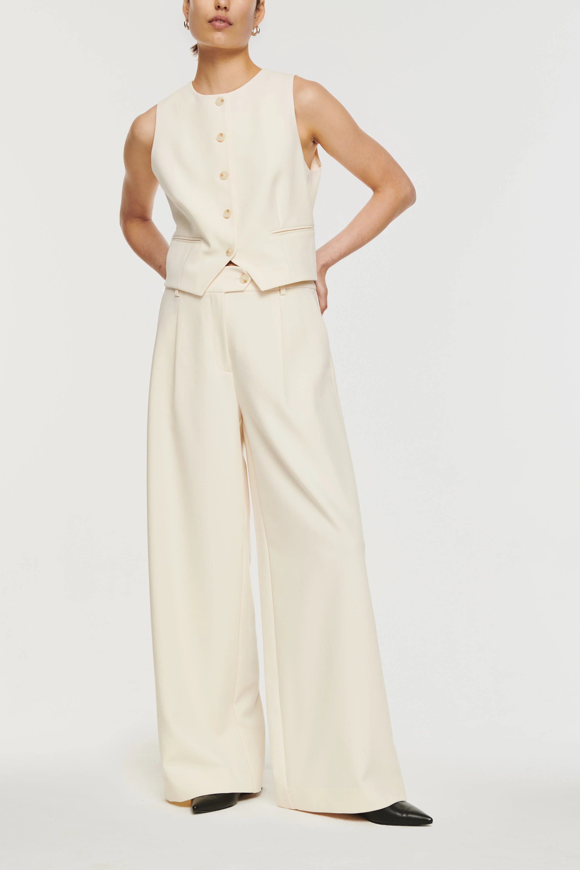 Mitch | Mico Straight Leg Trousers in White | ALIGNE | Aligne UK