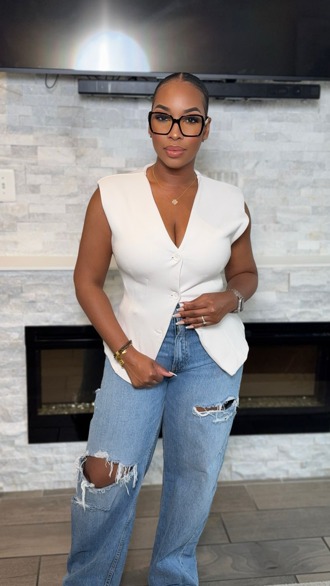 I was in need of a new pair of blue light lenses. I saw these babies at the Chanel store and fell in love instantly! They give such a sophisticated and classy look. It’s giving wealthy housewife ✨