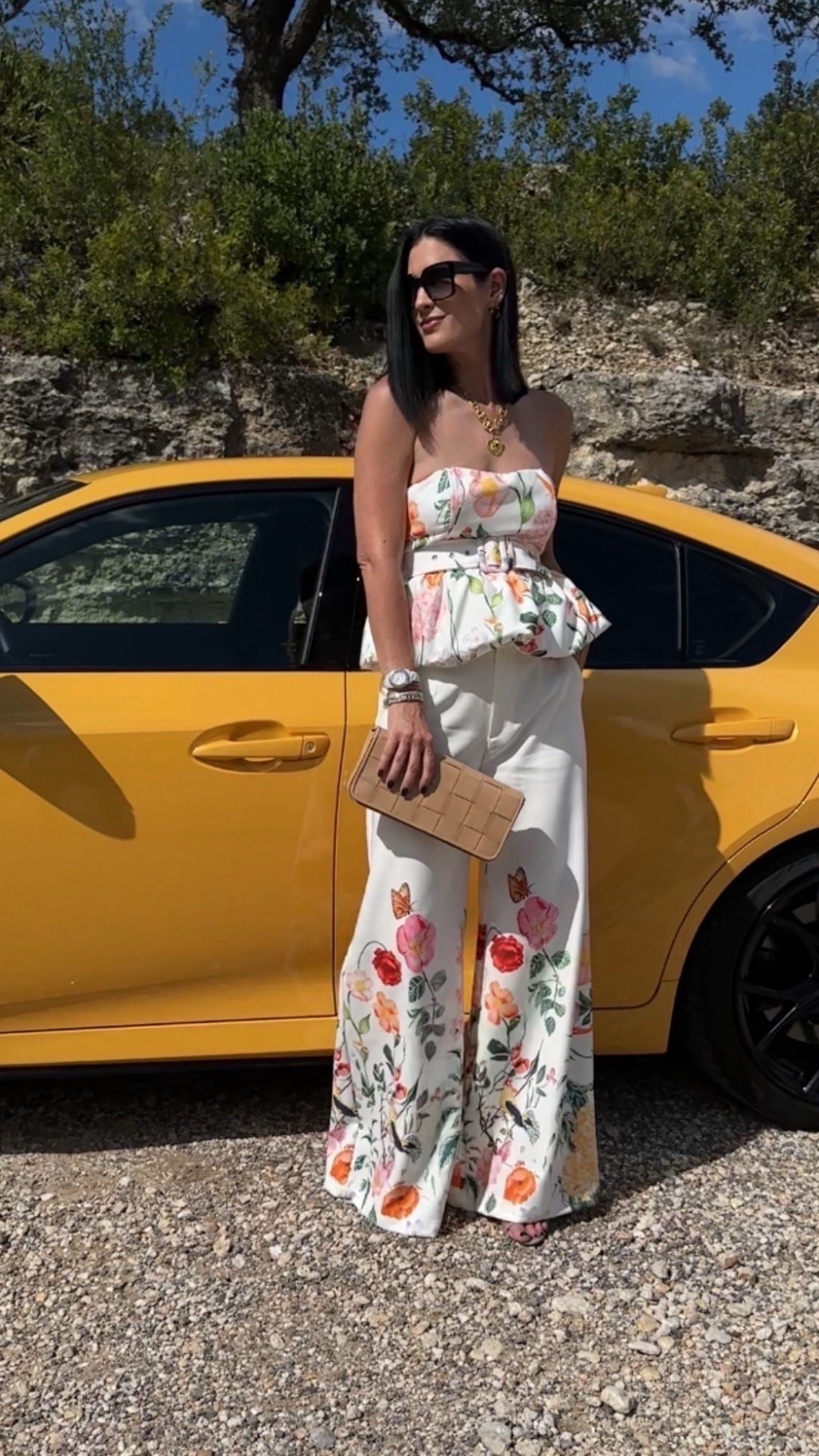If yall missed out on getting this floral pant and top set from @AKIRA   I linked the new version and it is stunning! Wearing smalls.

My @giginewyork  bag is also 15% off with code DTKAUSTIN15.
