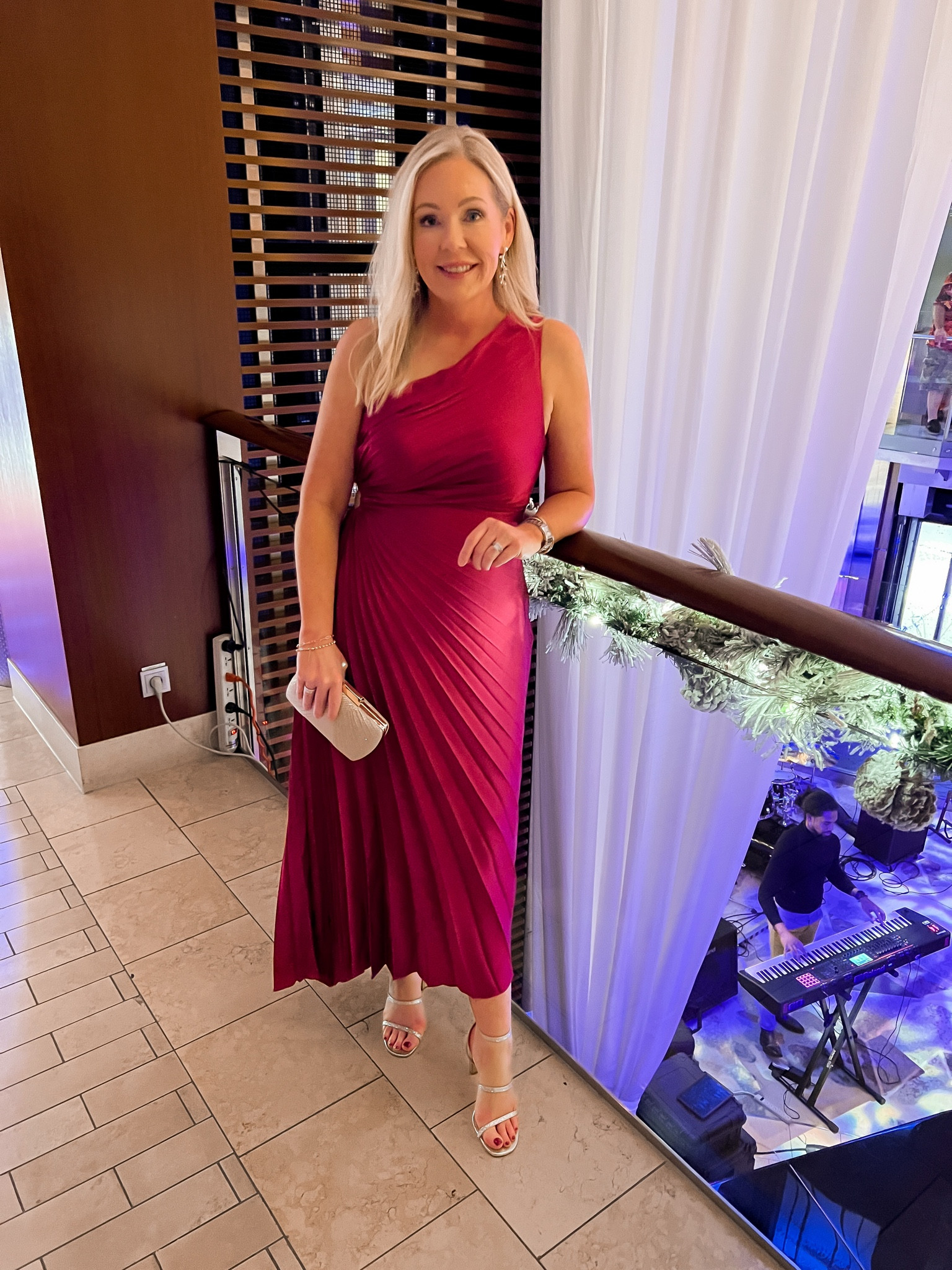 Happy New Year! 🎊 Thank you all for the love and support this past year and during my little break. ❤️😊 May we all have a healthy and blessed new year! #LTKHoliday

#LTKFindsUnder100 #LTKOver40