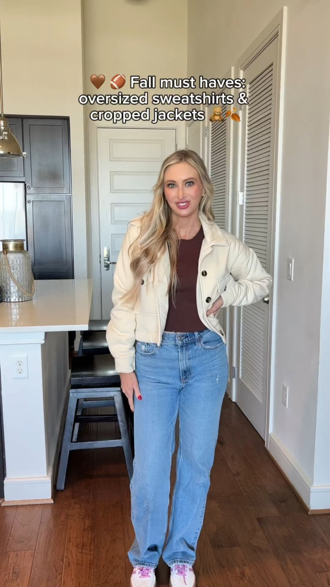 Fall basics: oversized sweatshirts & cropped jackets. Loving this cream color for winter. 🧸🤎🍂

