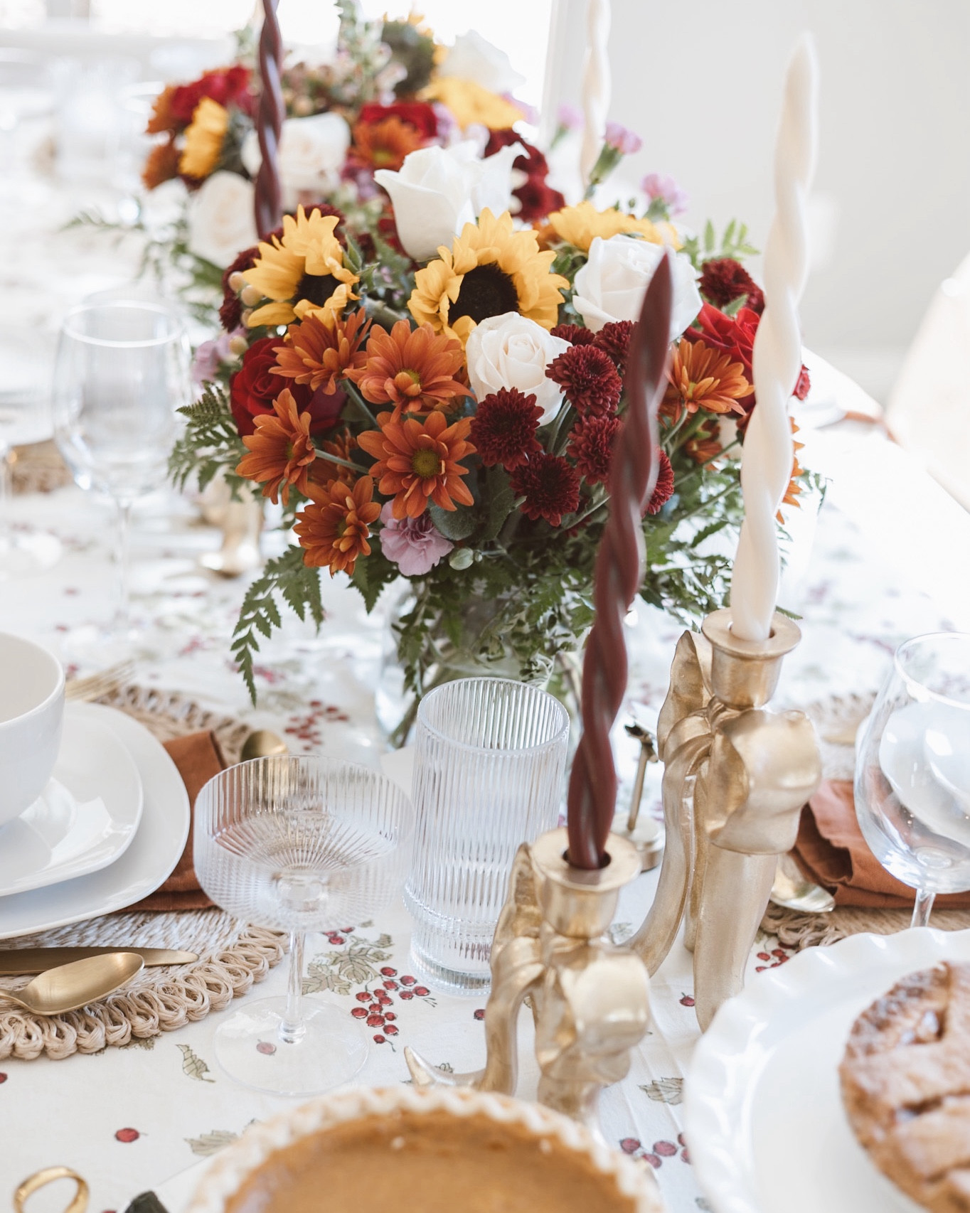 Thanksgiving Tablescape - Everything you need to create a beautiful thanksgiving table 🤎 #thanksgiving #thanksgivingtable 

#LTKHoliday #LTKSeasonal #LTKHome