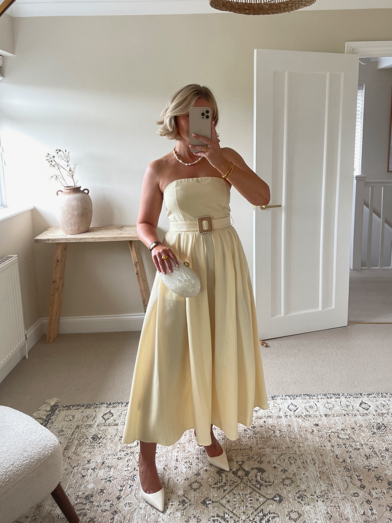 Love this gorgeous soft yellow linen midi dress! 🍋 I wear a size 10 