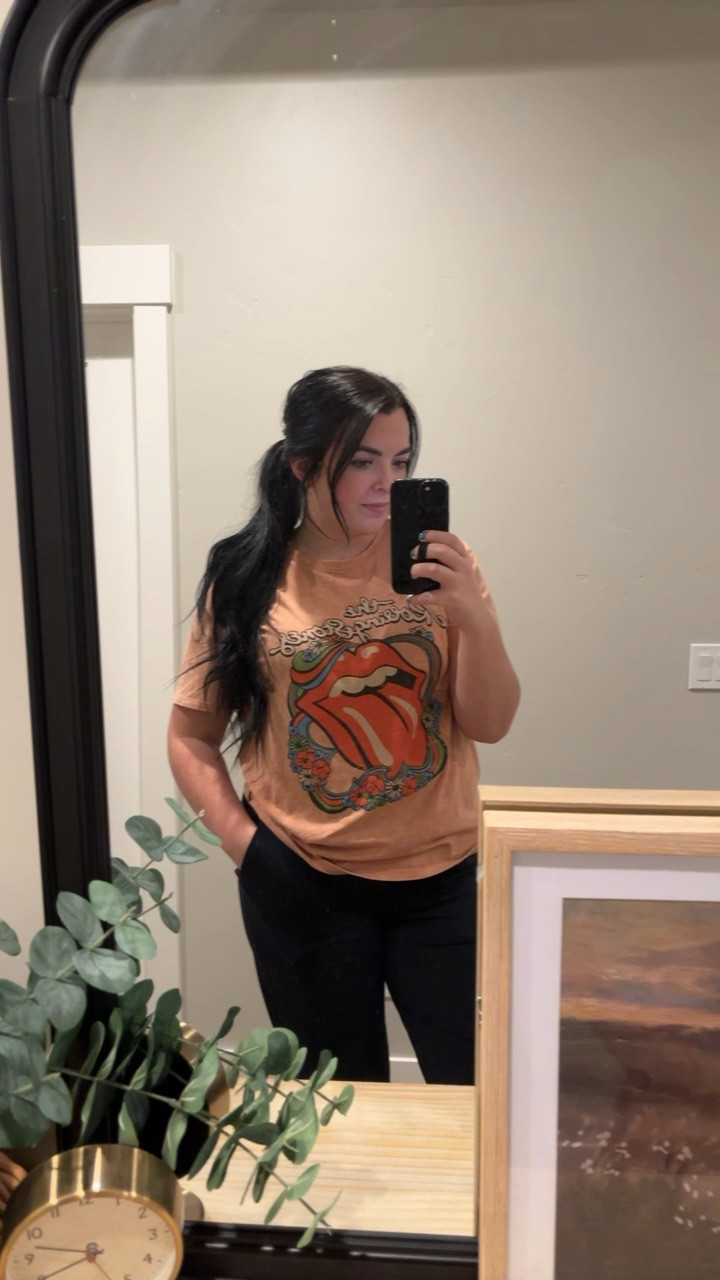 Mom fit of the day: staying home edition 

#LTKStyleTip #LTKFindsUnder50 #LTKMidsize