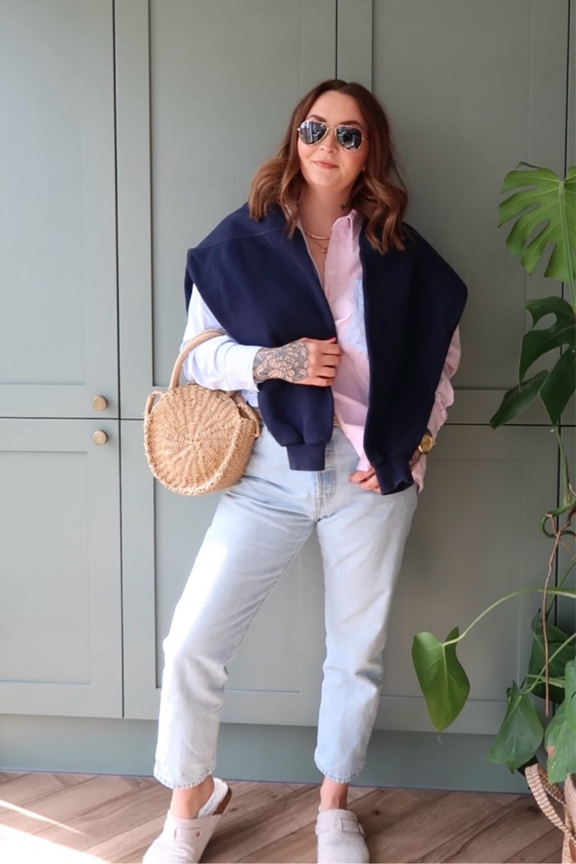 With the weather warming up it’s time to whip out the shirts! One of my favourite items of clothing for spring days where the sun is out but there’s still a chill in the air, perfect for layering, my favourite way of dressing 👌🏼 All outfit details are on my LTK which is linked in my bio 🩷
.
.
.
#springdressing #springoutfits #springoutfitideas #springoutfitinspo #outfitinspo #outfitinspirations #outfitoftheday #bluejeans #levis501 #springlook #springlooks #secondhandoutfit #secondhandshopping #charityshopfinds #thriftfind #ithriftedthis #outfitreels #springoutfitideas 